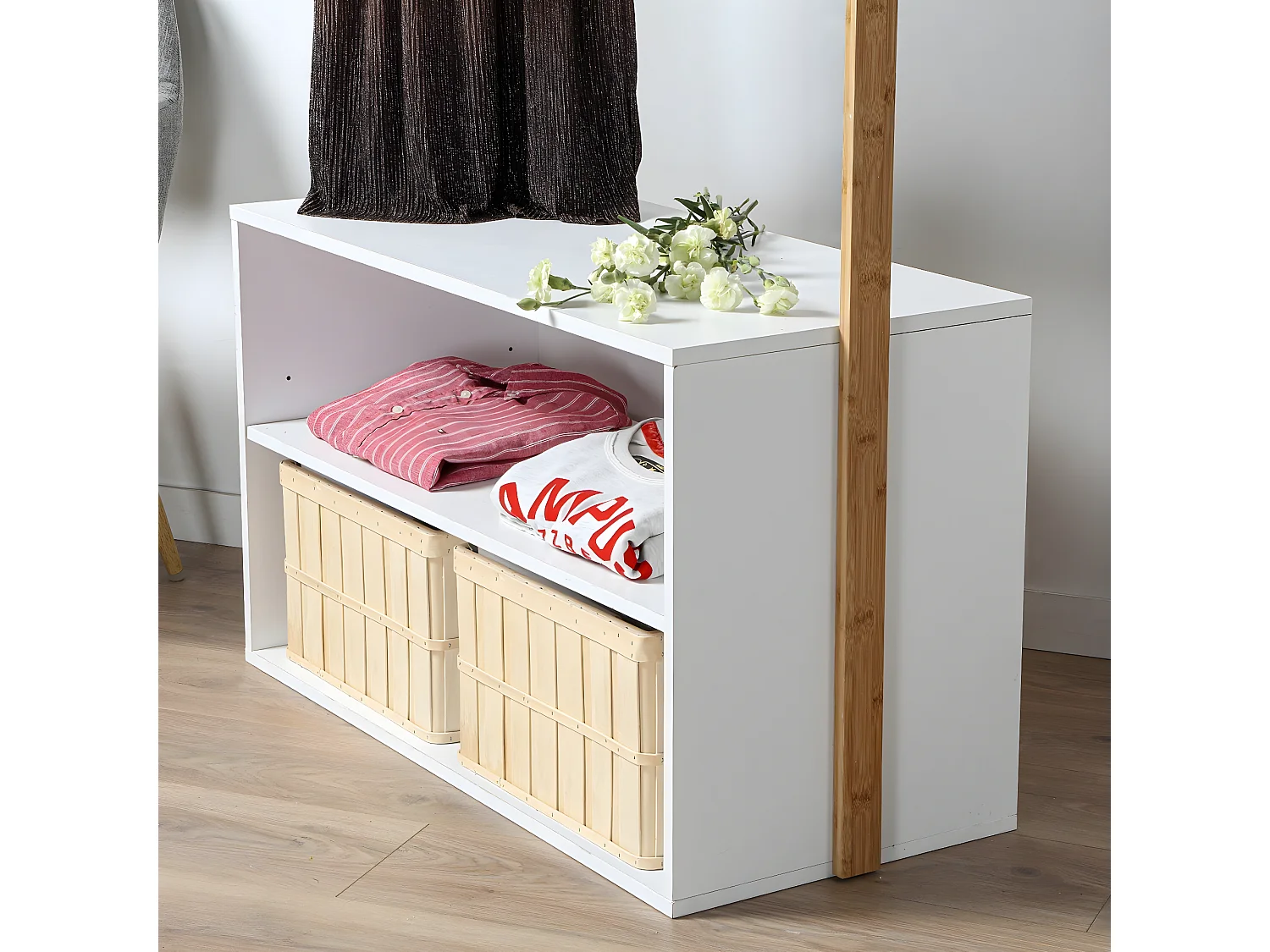 Armario abierto de entrada con almacenaje