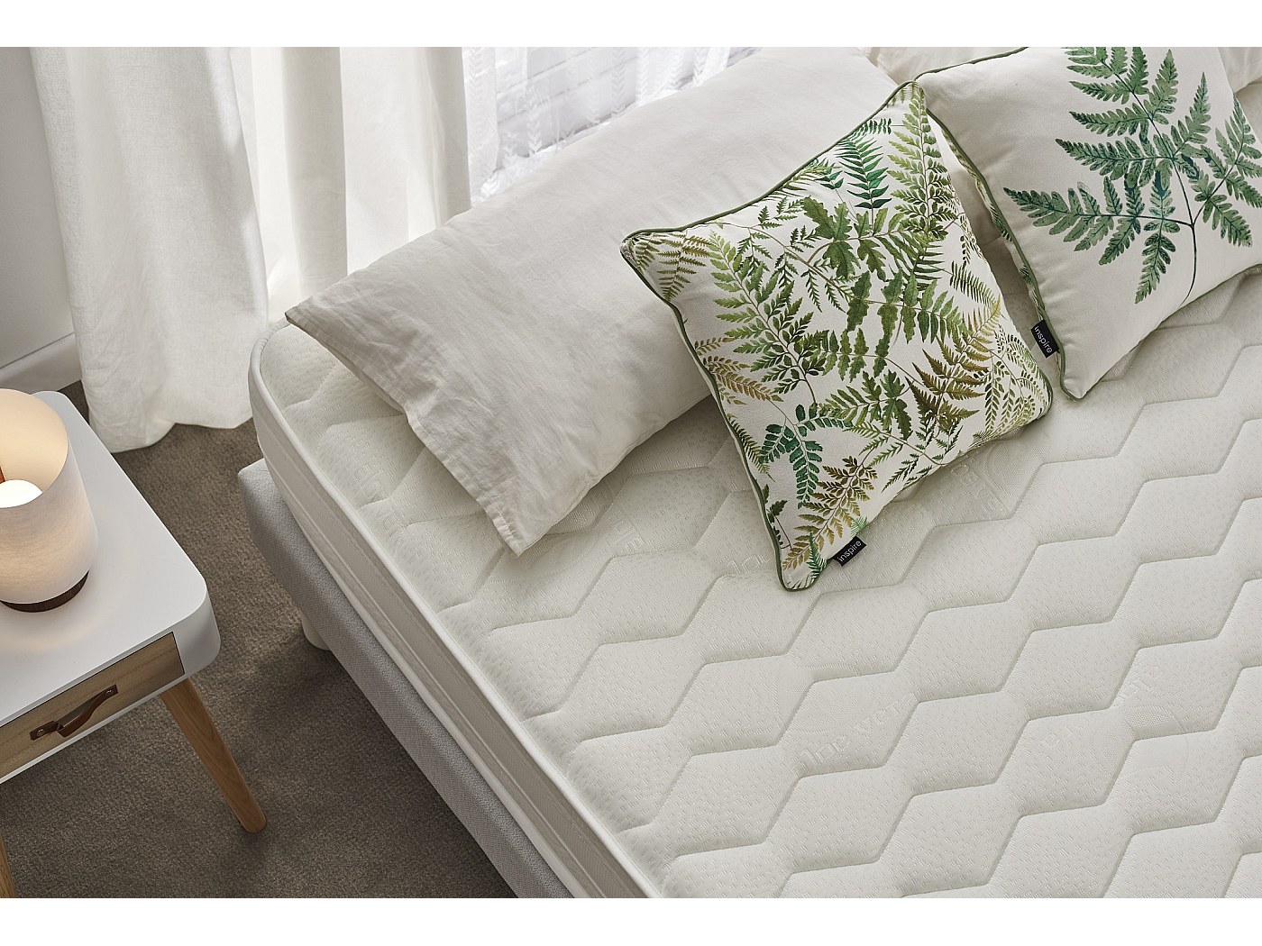 Matelas 140x200 Cm Ép 26 Cm Luxe Memoire De Forme En Mousse Et Ressorts, 10 Zones Ergonomique