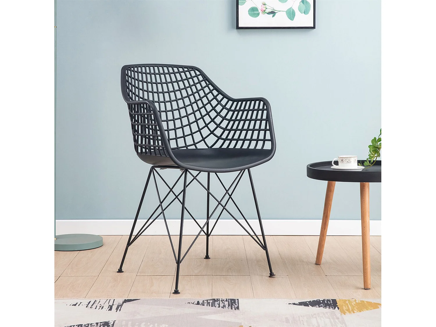 Lot de 4 chaises ALICANTE pour salle à manger ou cuisine design retro avec accoudoirs coque en plastique noir et 4 pieds croisé noir