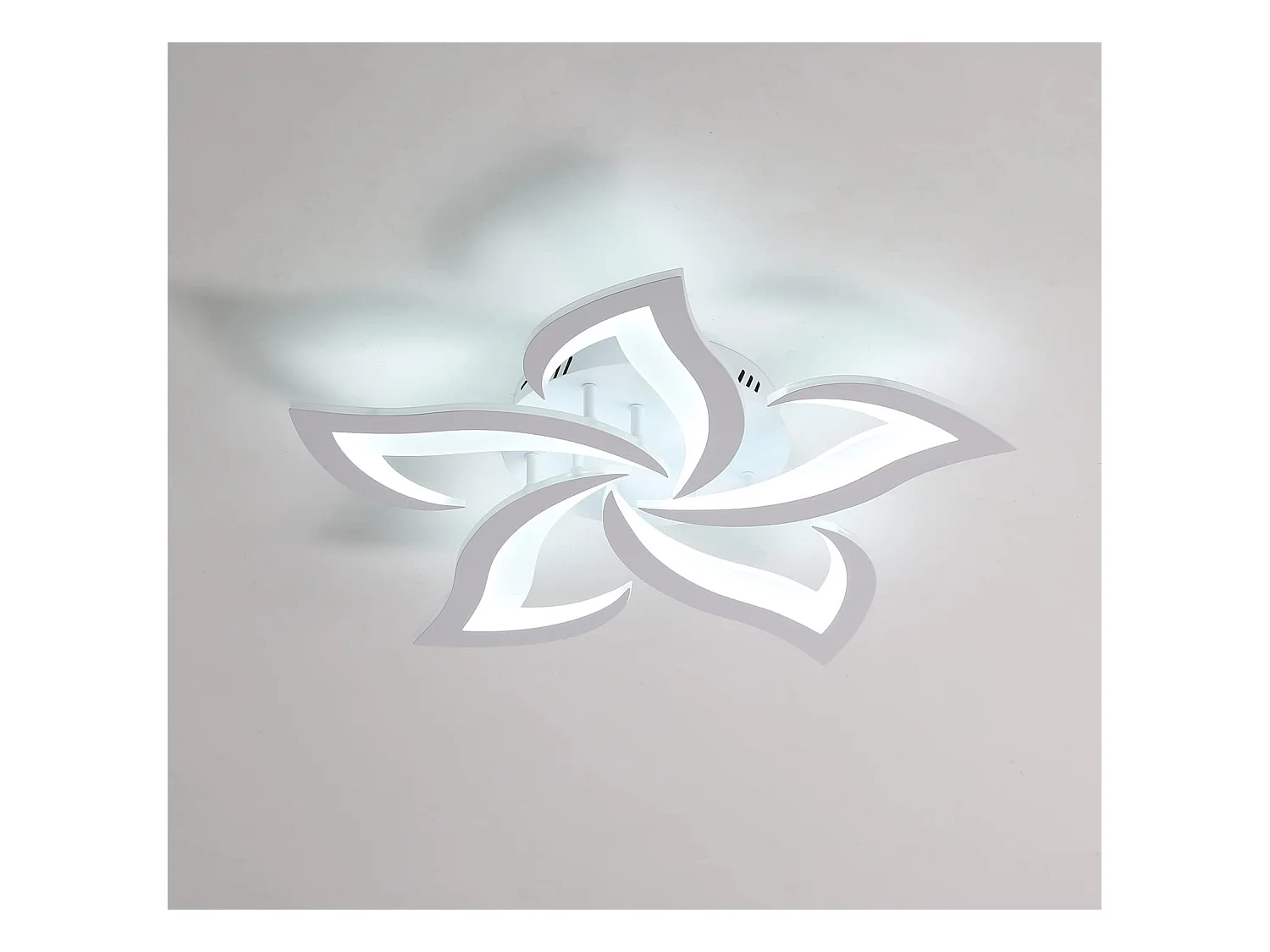 Plafonnier led moderne de pétale, blanc, 60*60*8cm, 60w 4500lm, en métal, pour chambre