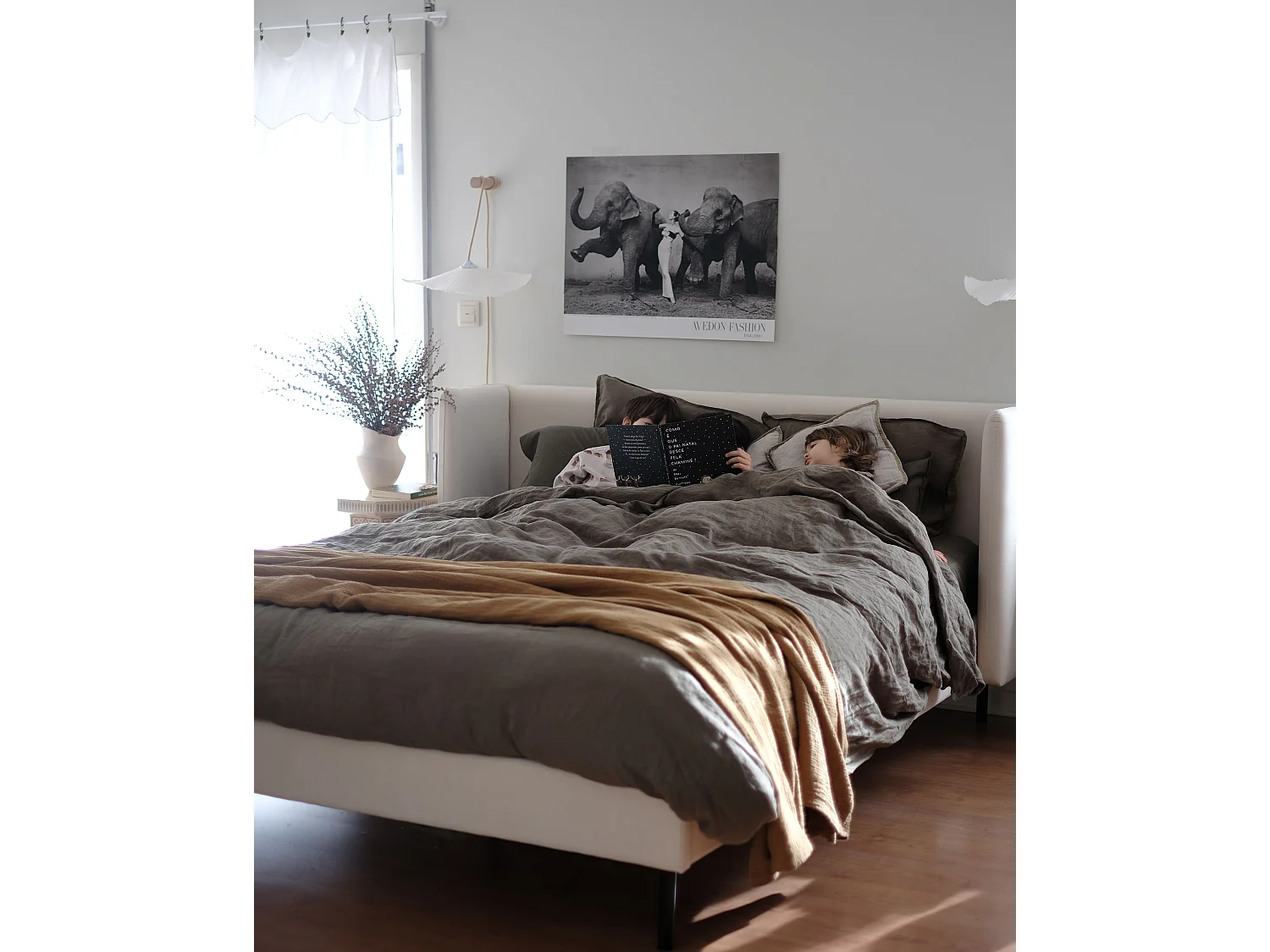 Lit avec sommier Velours ARETTE 160 x 200 cm Beige clair