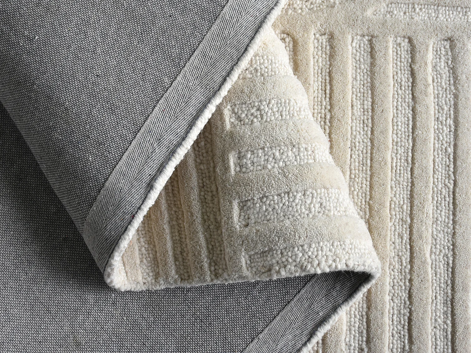 Teppich - Relief-Optik - 100 % Wolle - handgefertigt - 200 x 290 cm - 2200 g/m2 - Elfenbeinfarben - ASSINIE