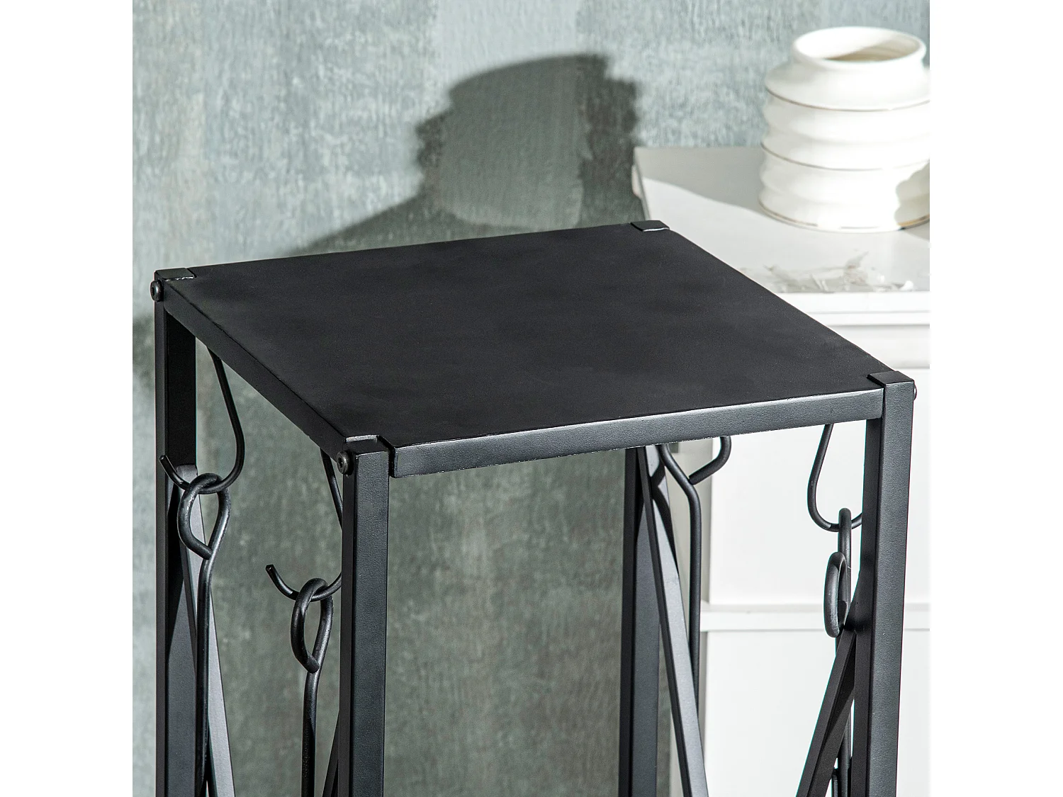 Serviteur de cheminée colonne - porte bûches - range bûches multi accessoires dim. 34L x 34l x 111H cm métal noir