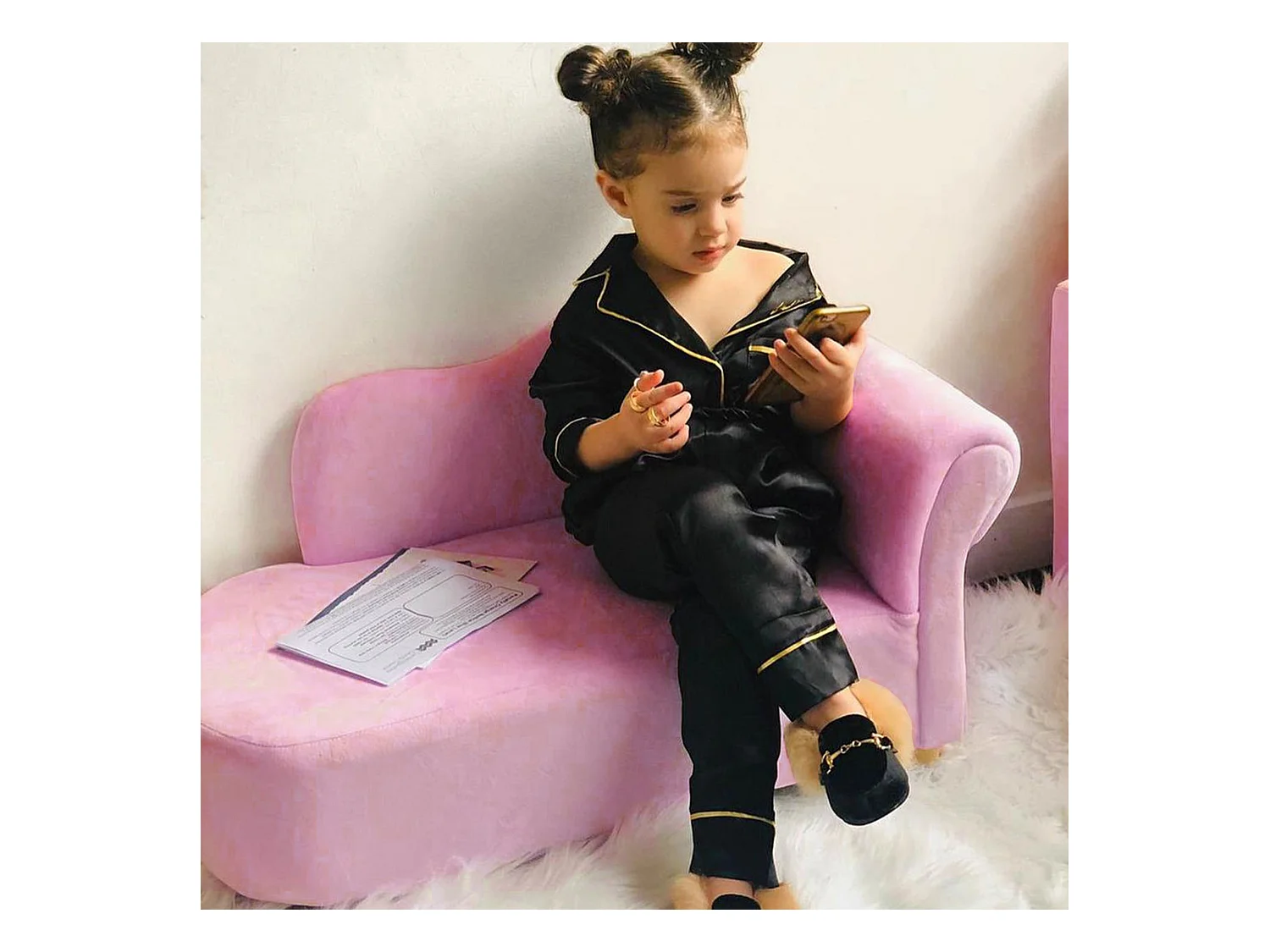 Méridienne canapé enfant design girly piètement bois revêtement grande douceur toucher velours rose