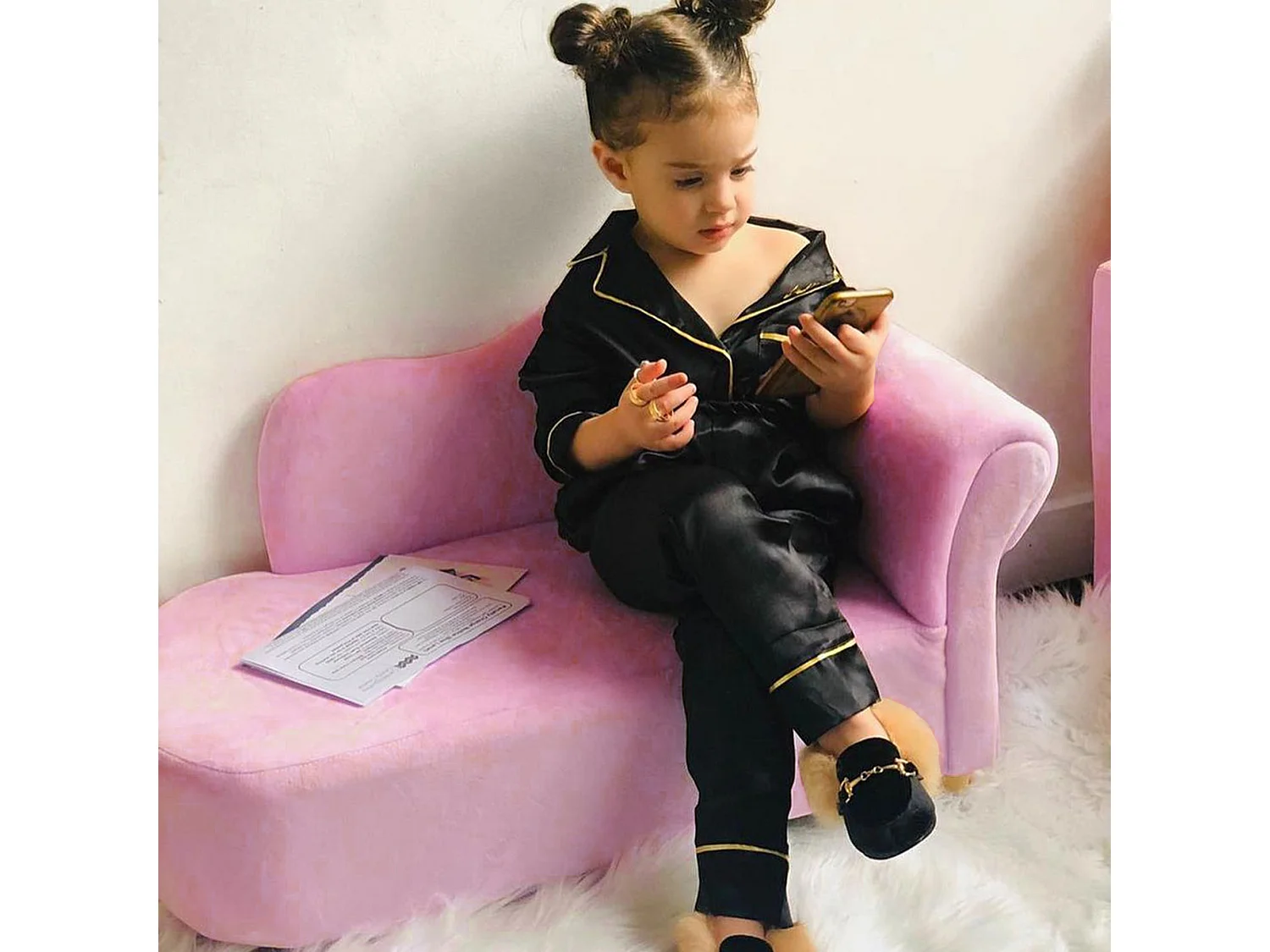 Méridienne canapé enfant design girly piètement bois revêtement grande douceur toucher velours rose