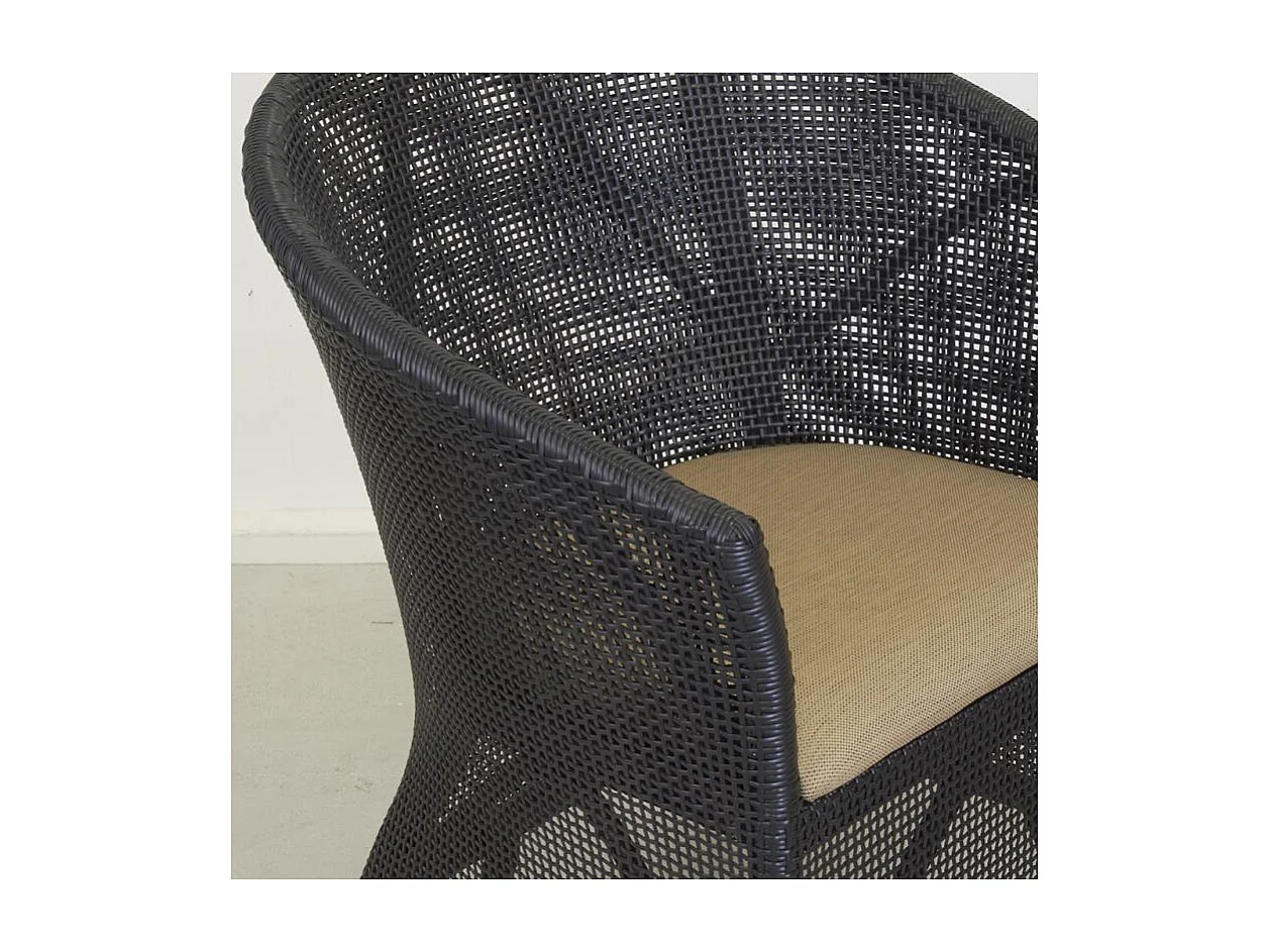 Fauteuil en résine noire et teck + coussin extérieur