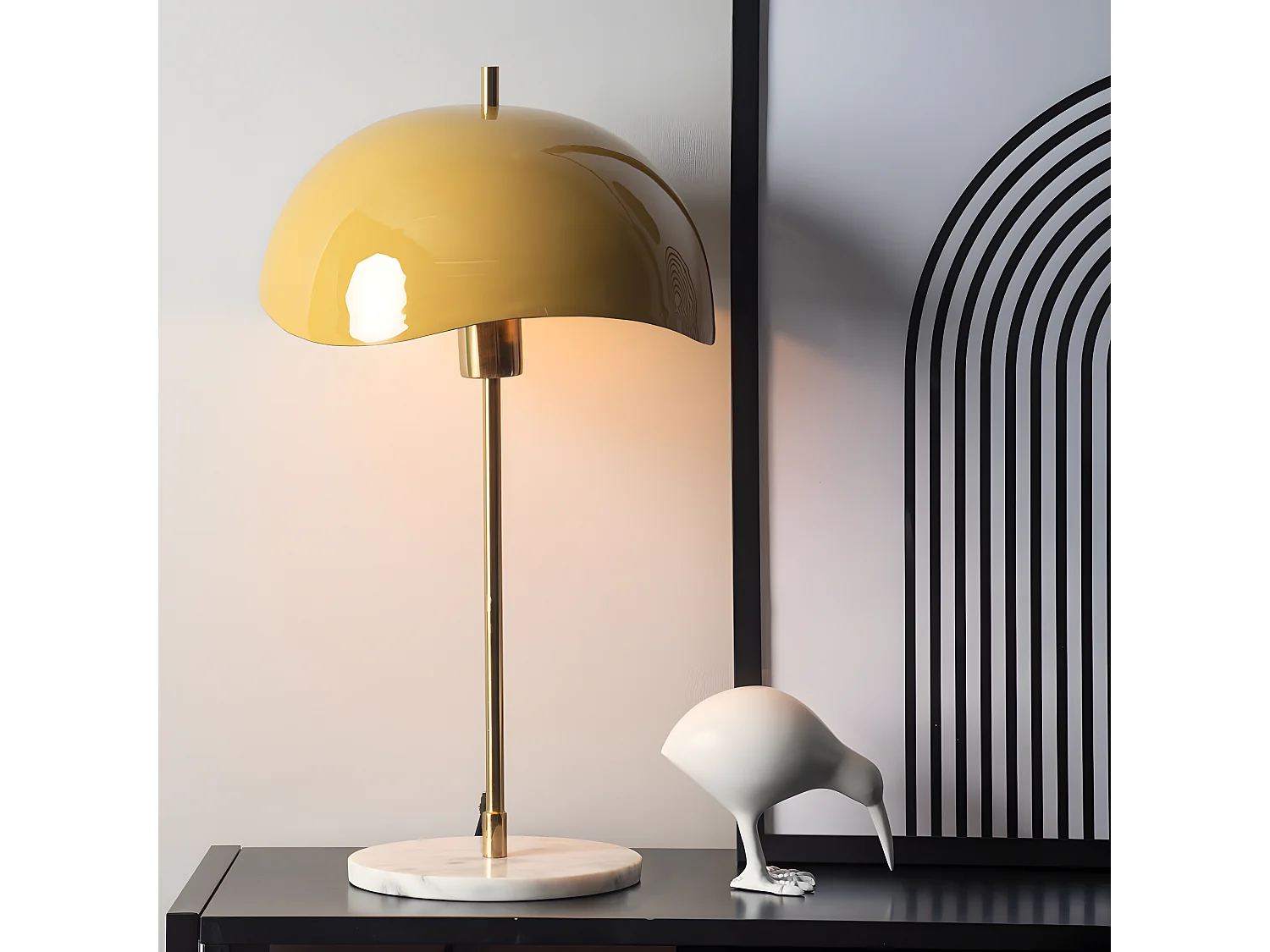 Waved Dome - Lampe à poser en métal et marbre - Jaune moutarde