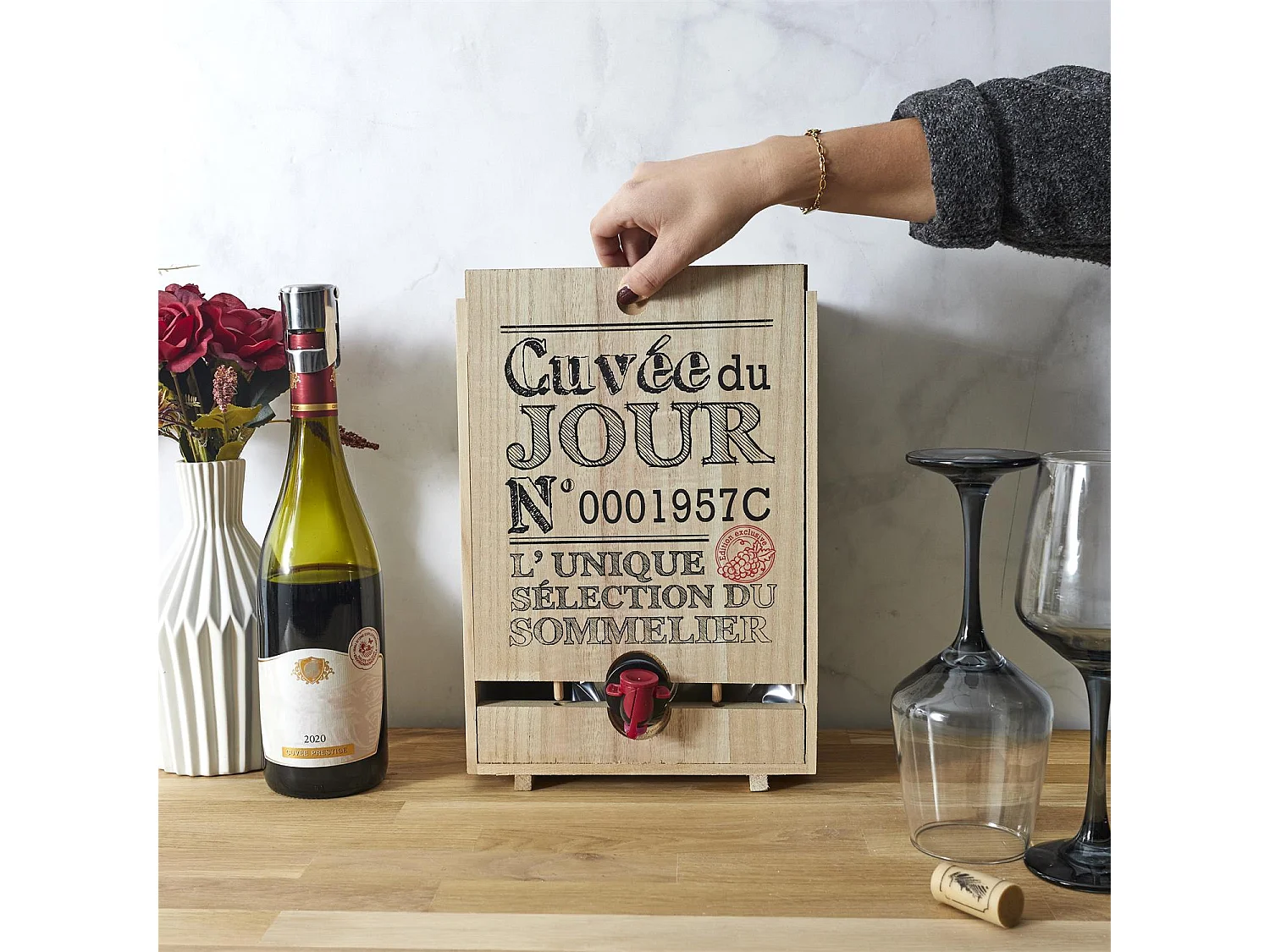 Distributeur de vin en bois 5 litres avec design bistrot et planche amovible