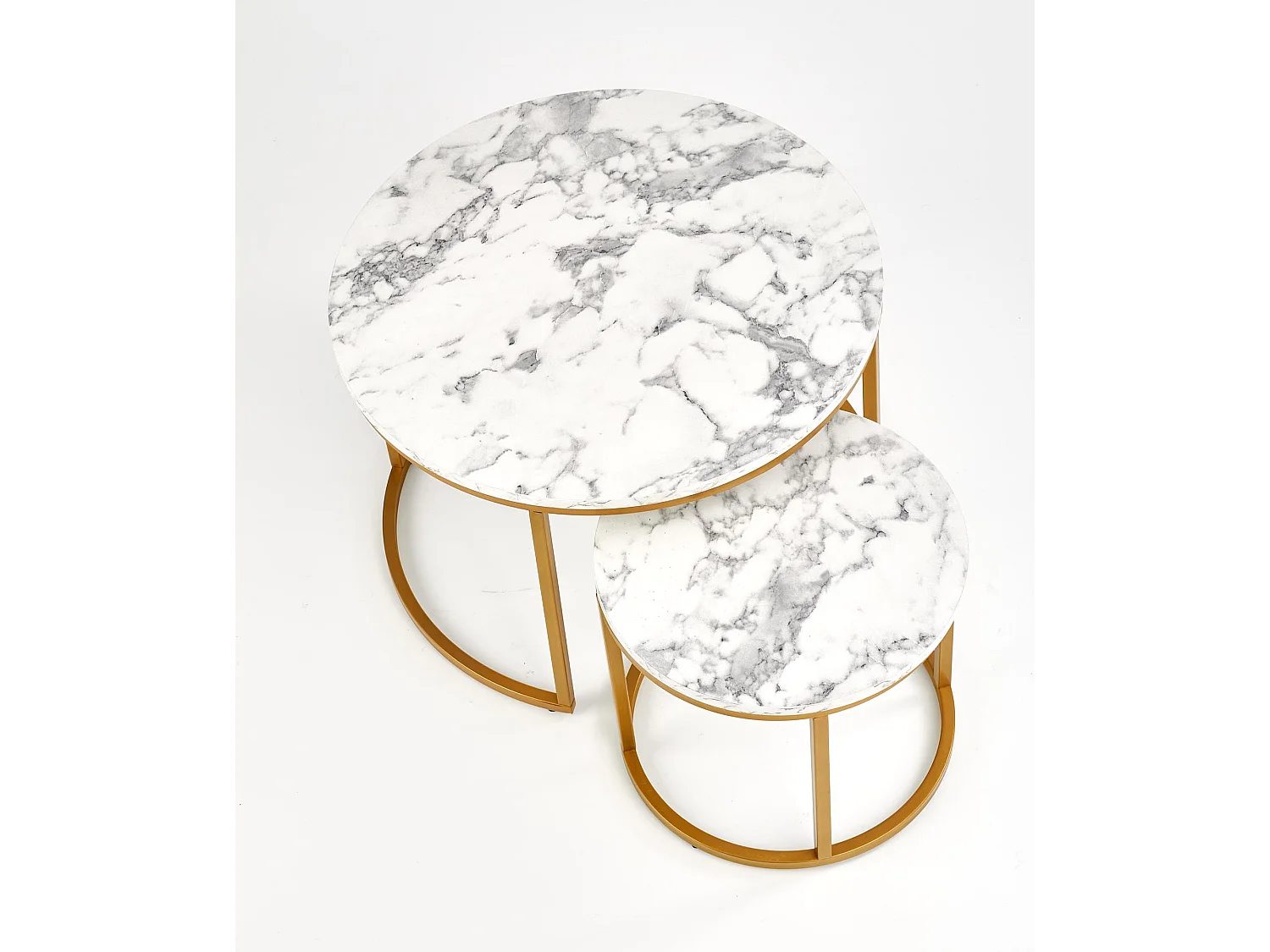 Tables gigognes rondes avec plateau style marbre et structure en métal doré Troie