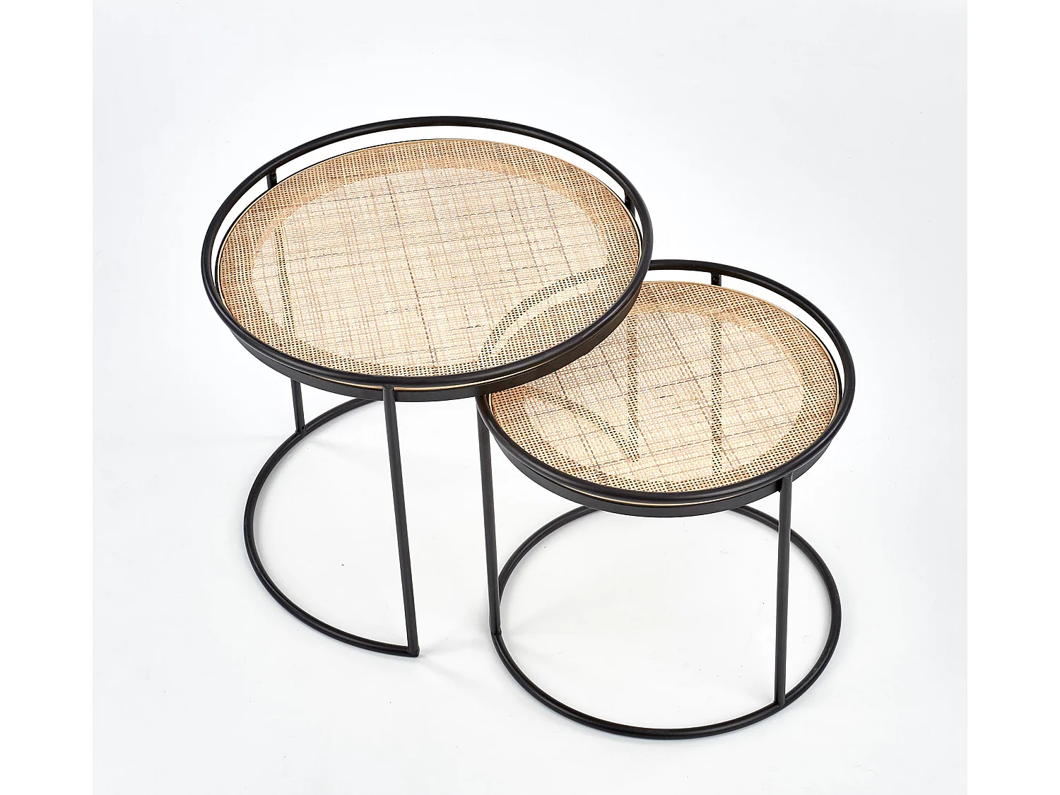 Set di due tavolini rotondi in rattan e acciaio nero Swing