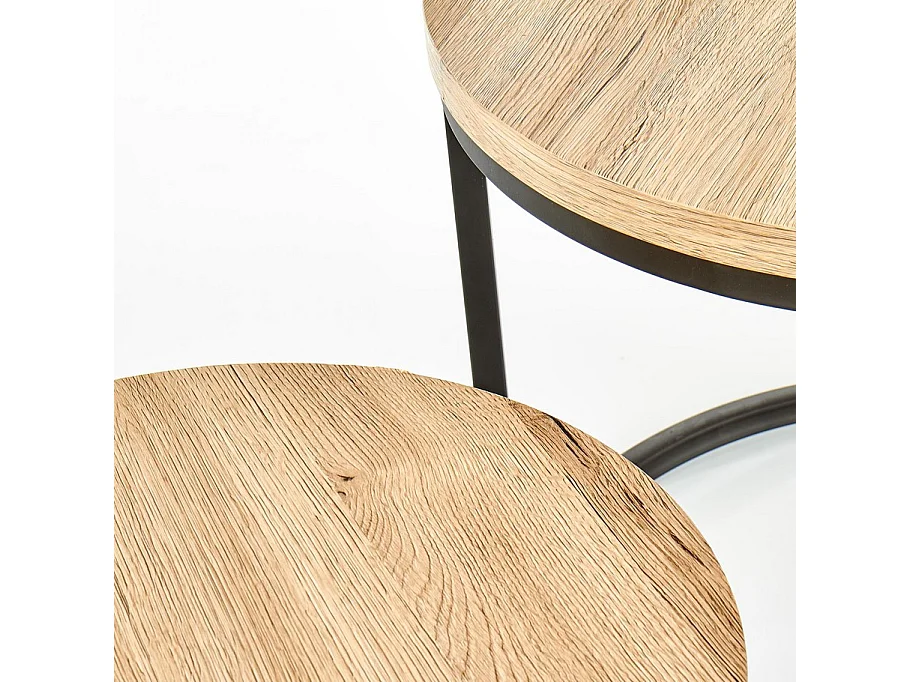 Siete mesas nido redondas de madera y metal