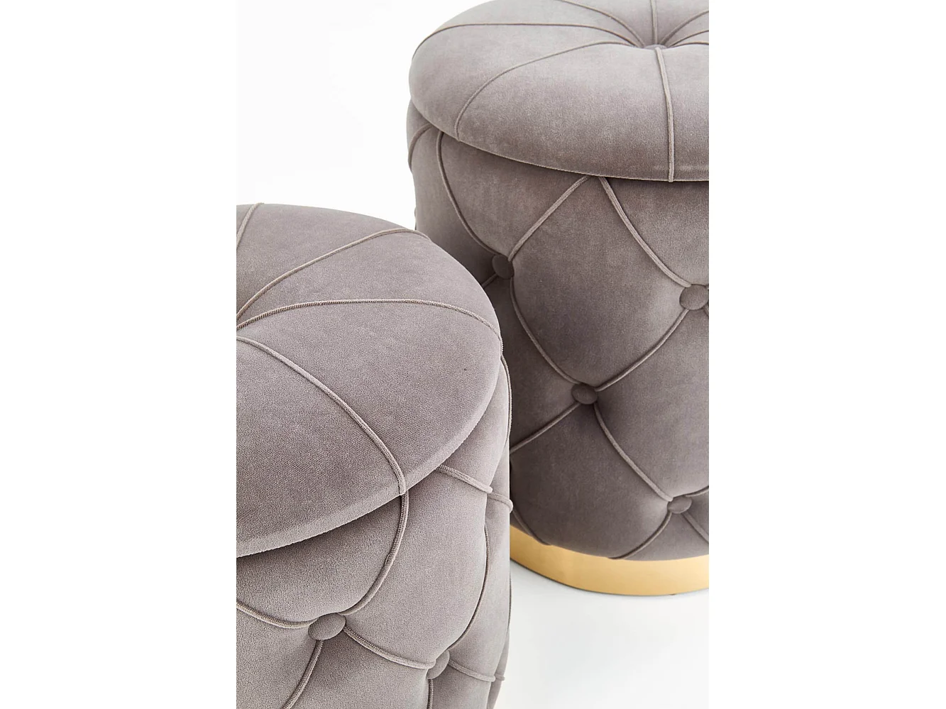 Poufs gigognes en velours gris avec base en métal doré ECHO