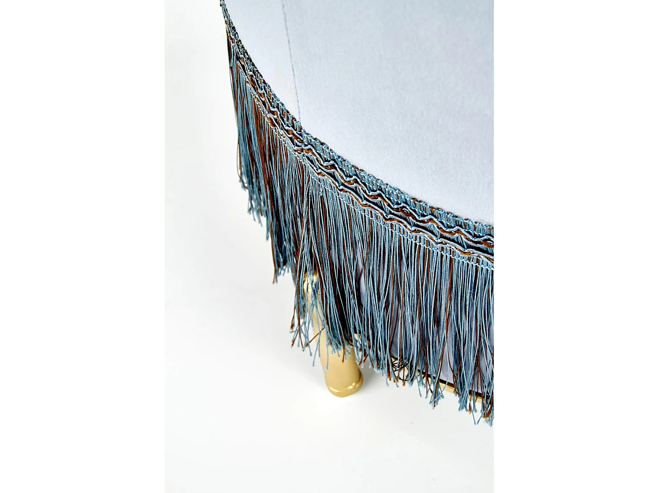 Pouf à franges en velours bleu clair avec pieds en métal doré BINGE