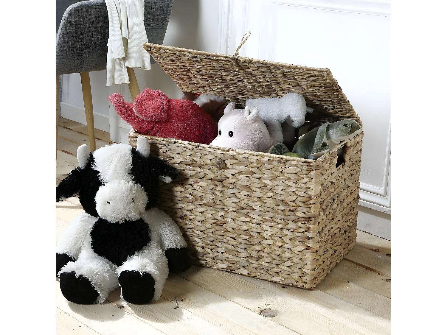 Baúl de jacinto de agua con tapa