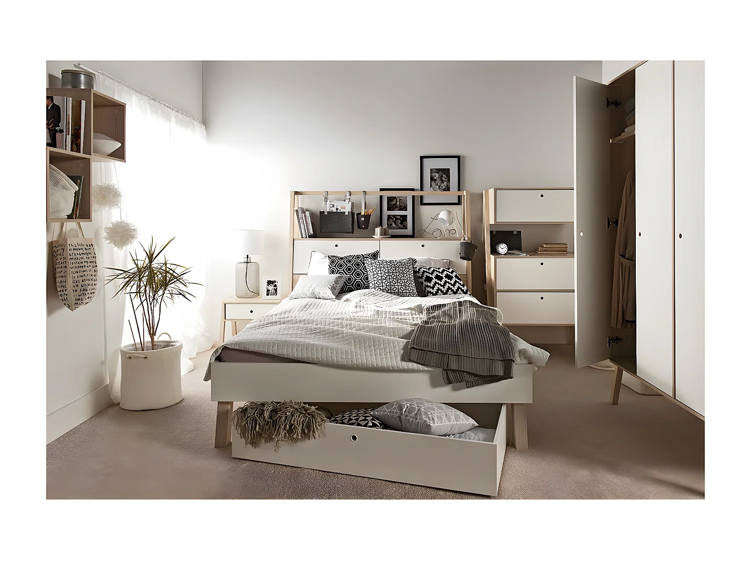 Schrank, mit 3 Türen, 5 Regale und 1 Kleiderstange - SPOT