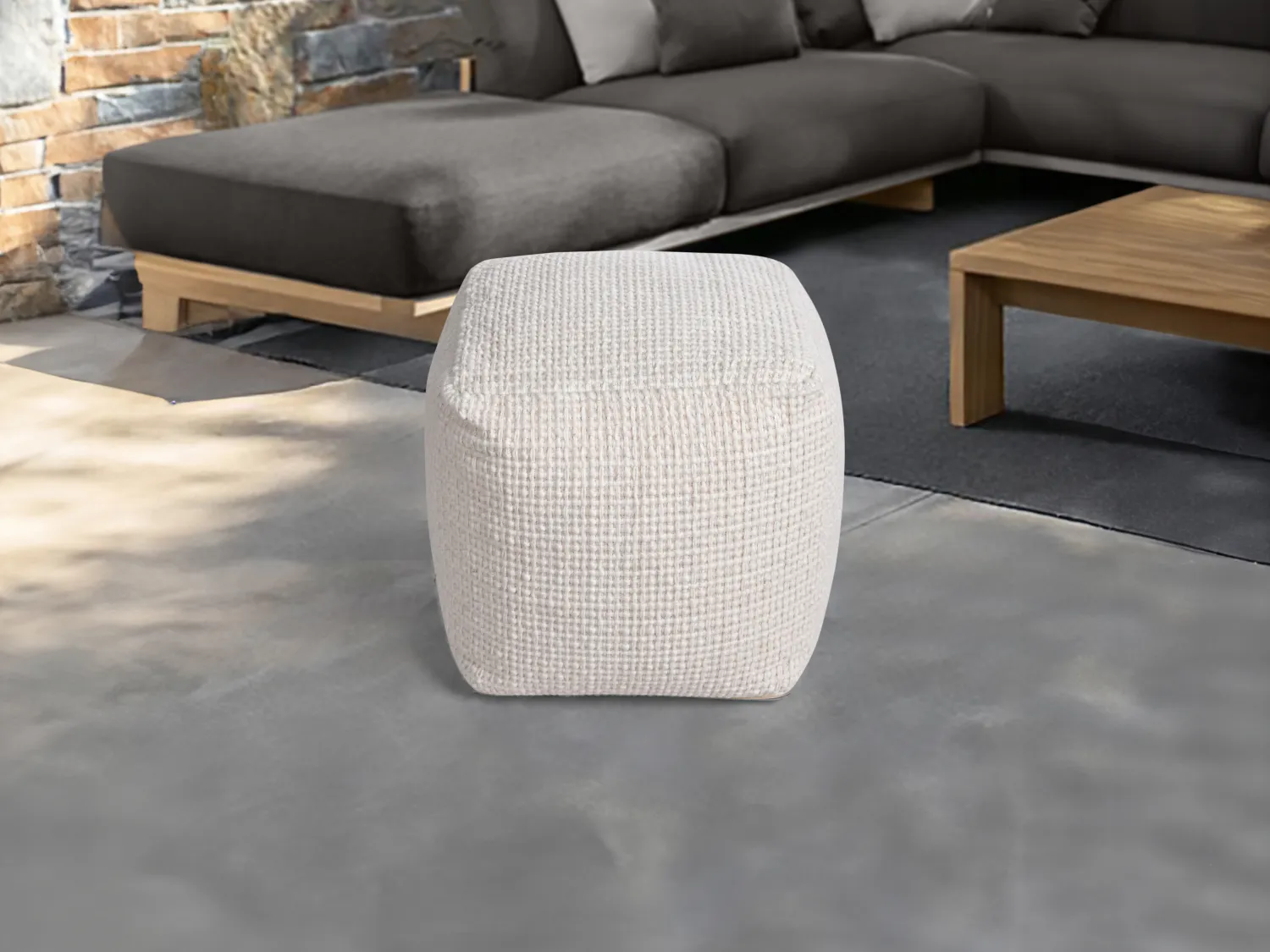 Pouf carré en laine ivoire LABERDEN