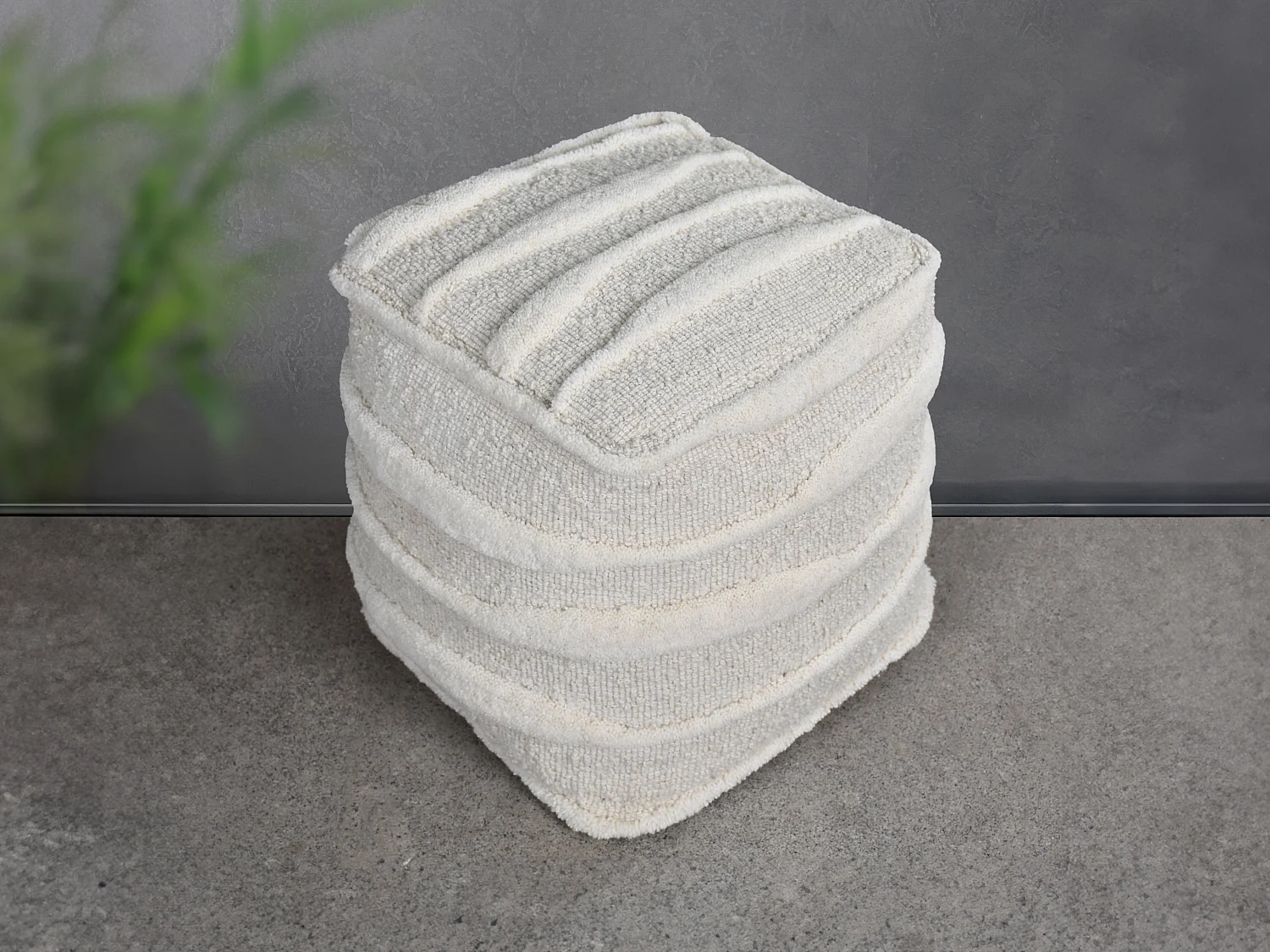 Pouf carré en laine tufté ivoire LESTARIO