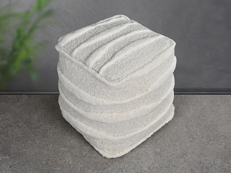 Hocker quadratisch - Wolle tuftiert - Elfenbeinfaben - LESTARIO