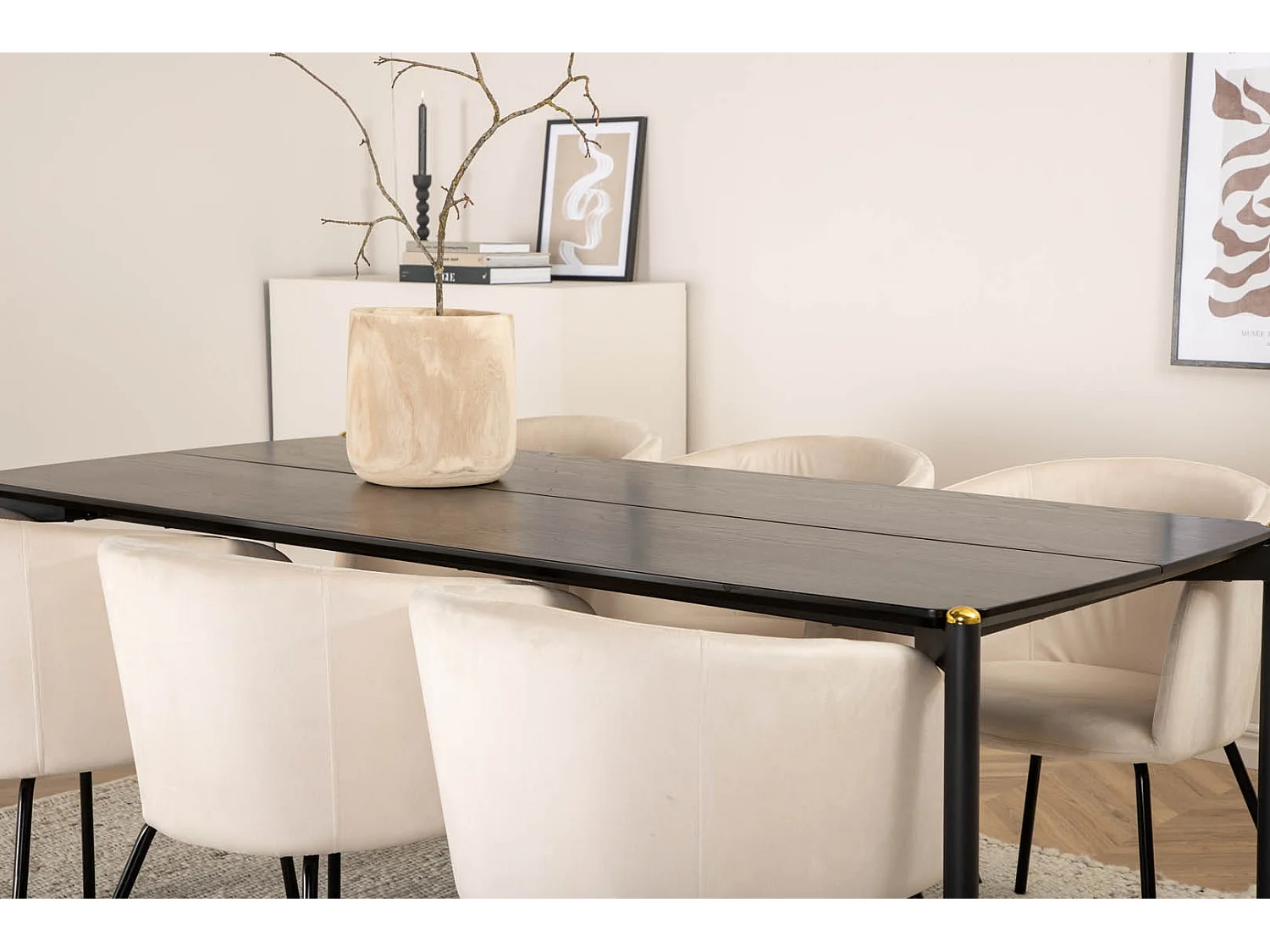 Pelle Essgruppe Esstisch schwarz und 6 Berit Esszimmerstühle Velour beige.