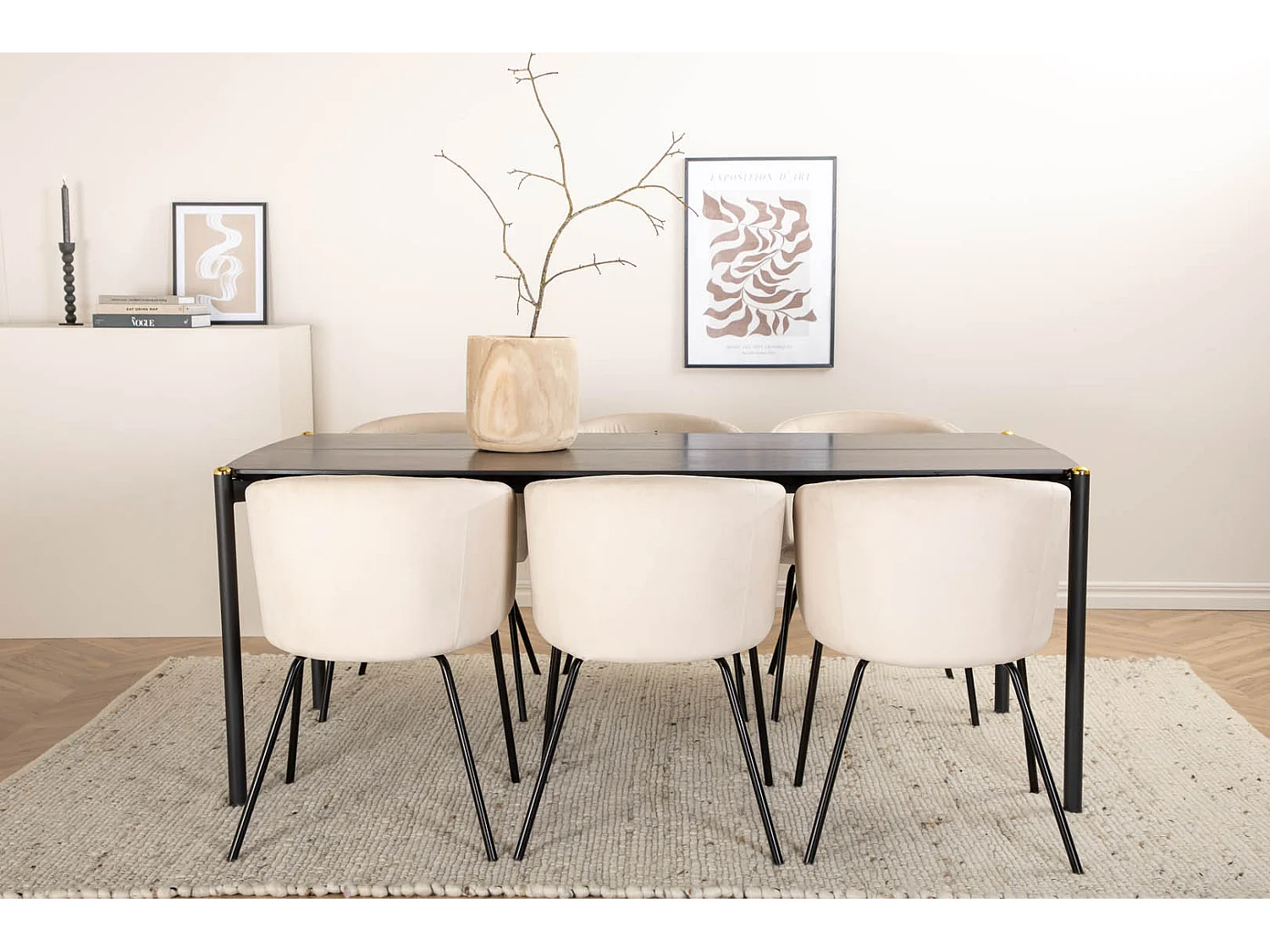 Pelle Essgruppe Esstisch schwarz und 6 Berit Esszimmerstühle Velour beige.