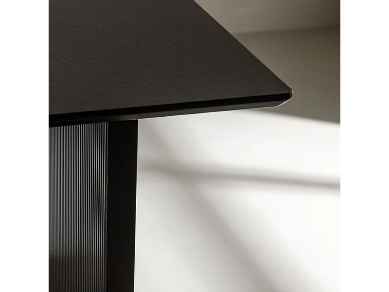 Vail eetkamertafel 100x200cm zwart.