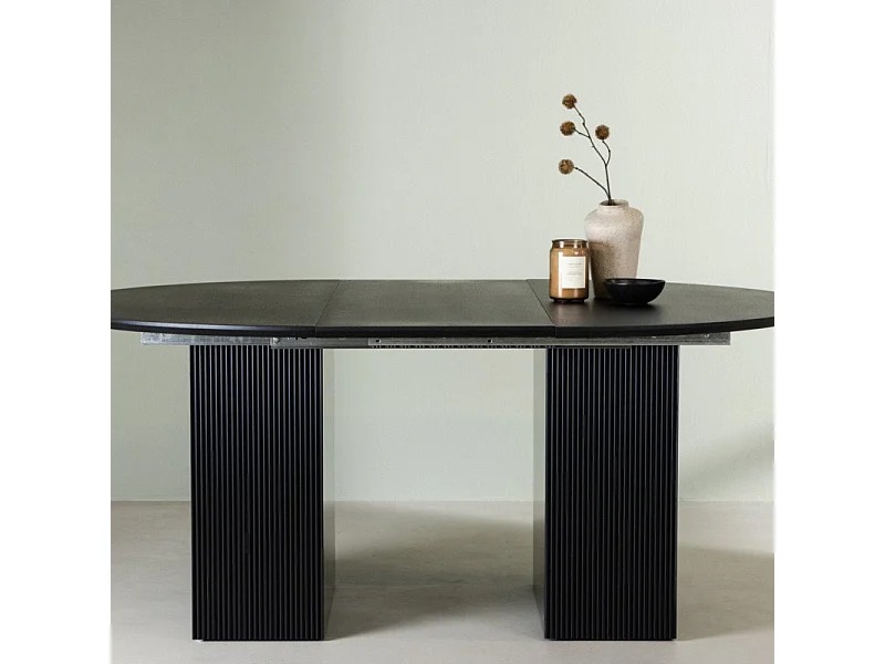 Matilda eetkamertafel Ø130cm, uittrekbaar met extra plaat zwart.