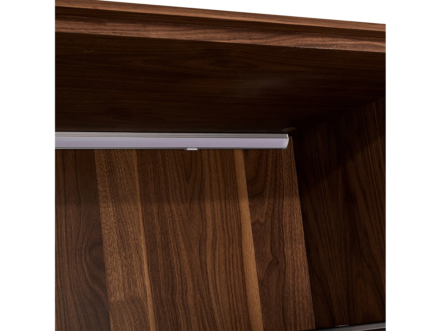 Tori vitrinekast 2 glazen deuren, 2 lades, 2 deuren walnoot fineer, zwart.