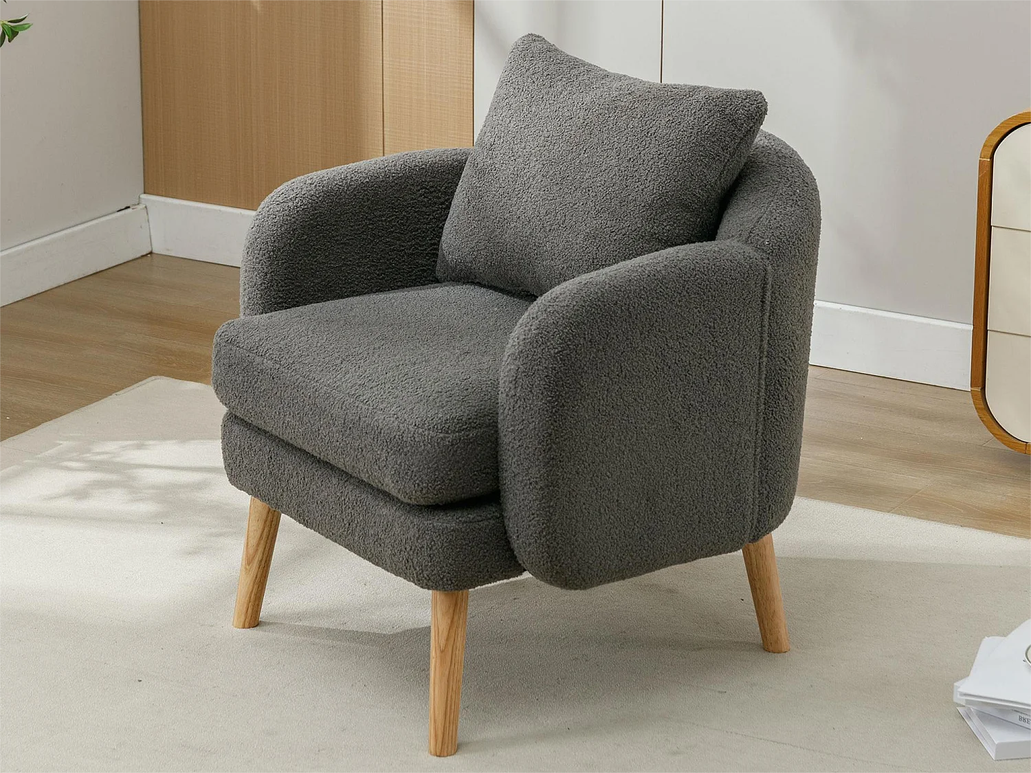 Fauteuil in teddystof met kussen - poten van massief hout - grijs