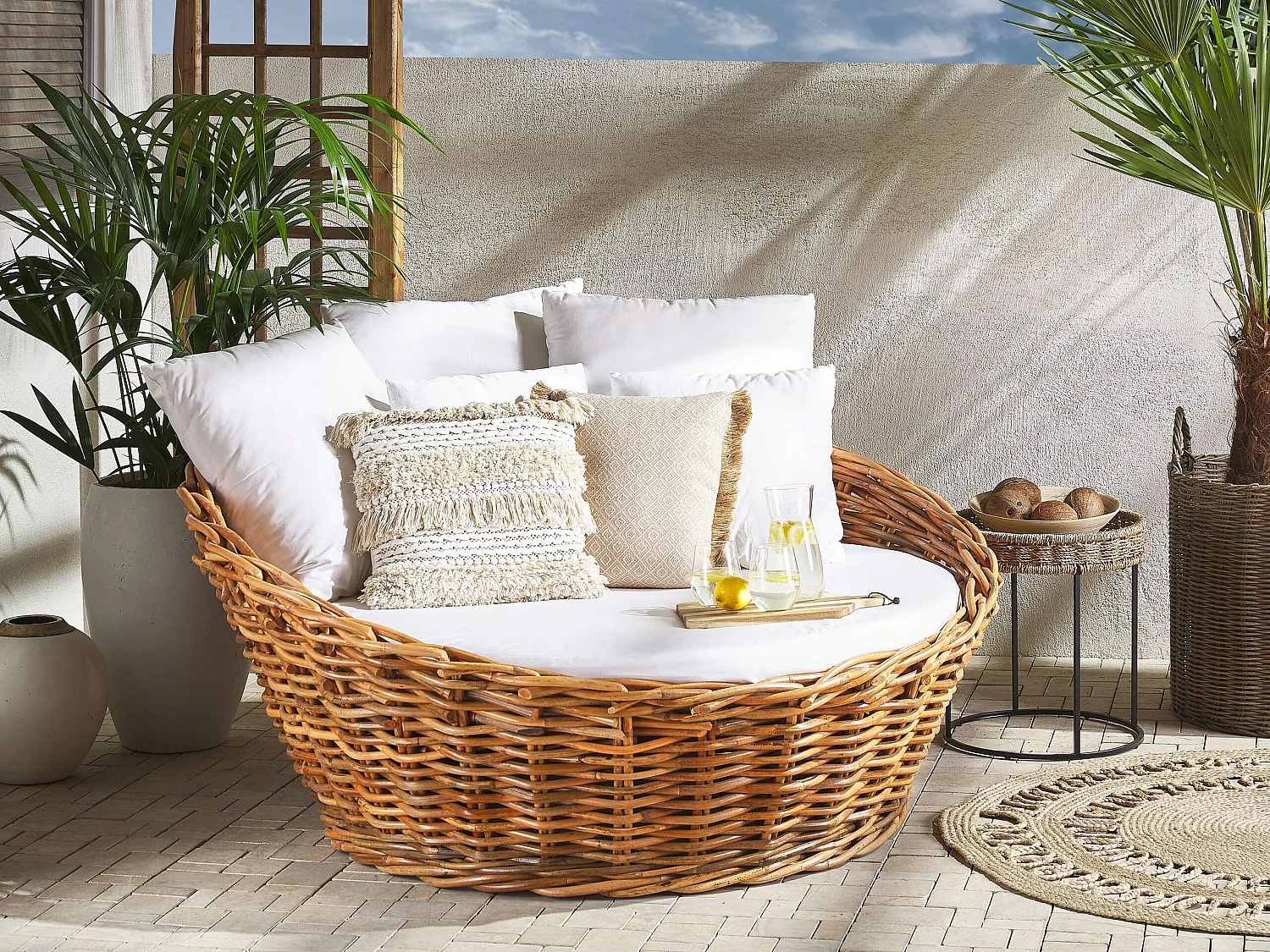 Letto da giardino rotondo in rattan naturale KALLITHEA