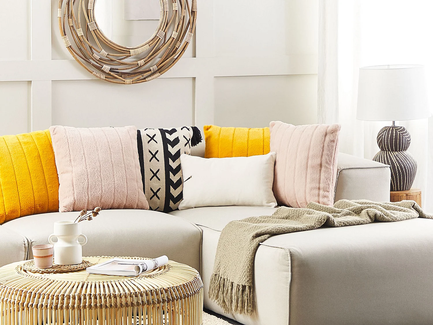 Dekokissen im 2er Set Felloptik 45 x 45 cm gestreiftes Polyester hellrosa Pumila