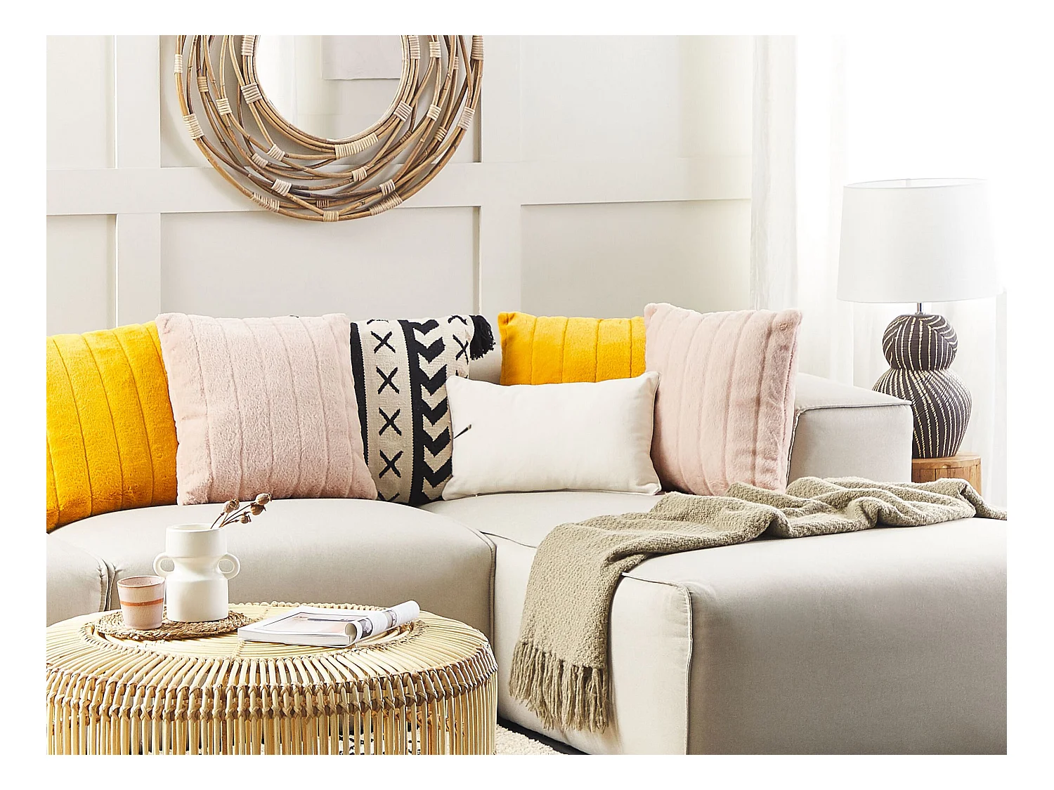 Lot de 2 coussins décoratifs PUMILA Fourrure synthétique 45 x 45 cm Rose pastel Unicolore