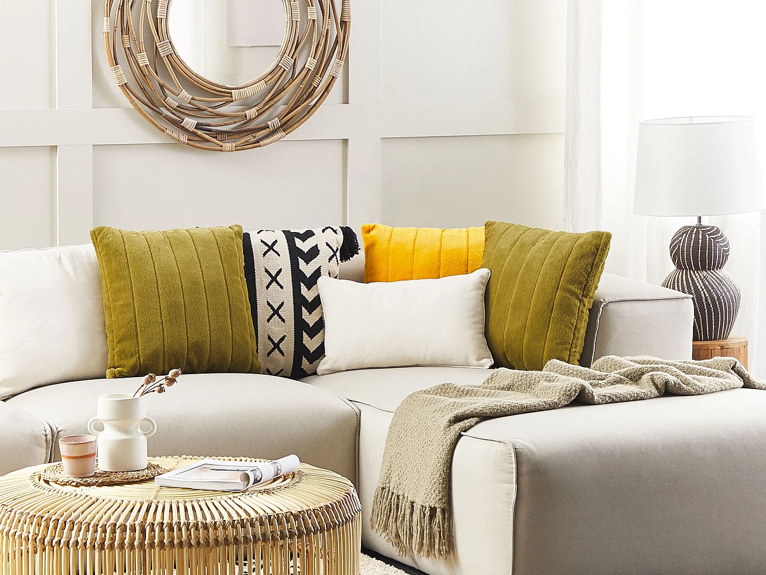 Lot de 2 coussins décoratifs PUMILA Fourrure synthétique 45 x 45 cm Vert olive À rayure