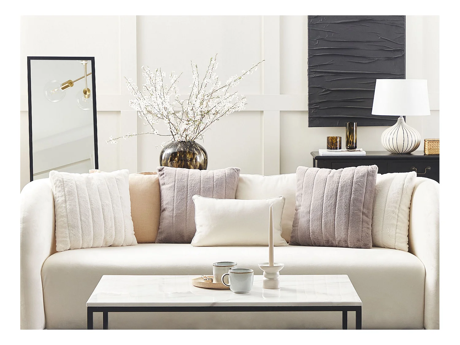 Lot de 2 coussins décoratifs PUMILA Fourrure synthétique 45 x 45 cm Gris clair À rayure