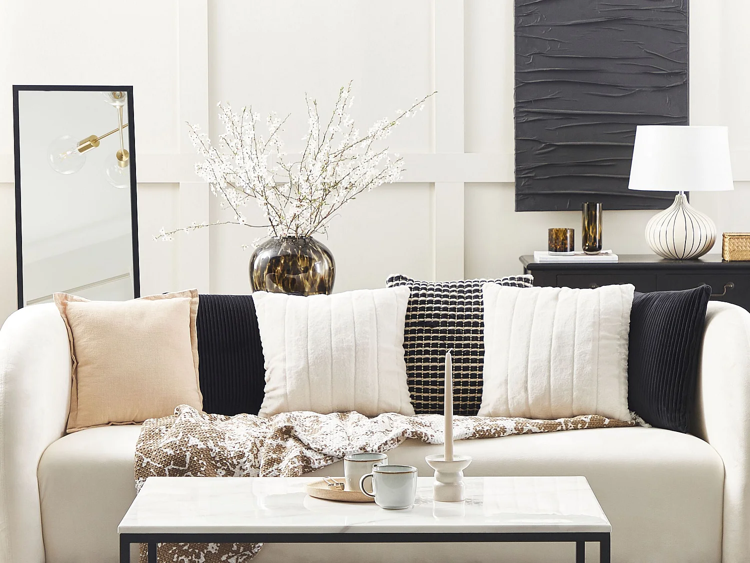 Set of 2 Decorative Cushions PUMILA Faux Fur 45 x 45 cm White Solid