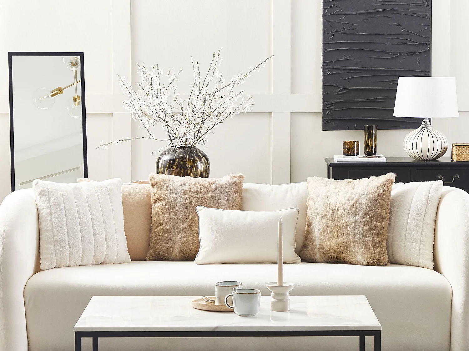 Lot de 2 coussins décoratifs HORDEUM Fourrure synthétique 45 x 45 cm Marron clair Unicolore