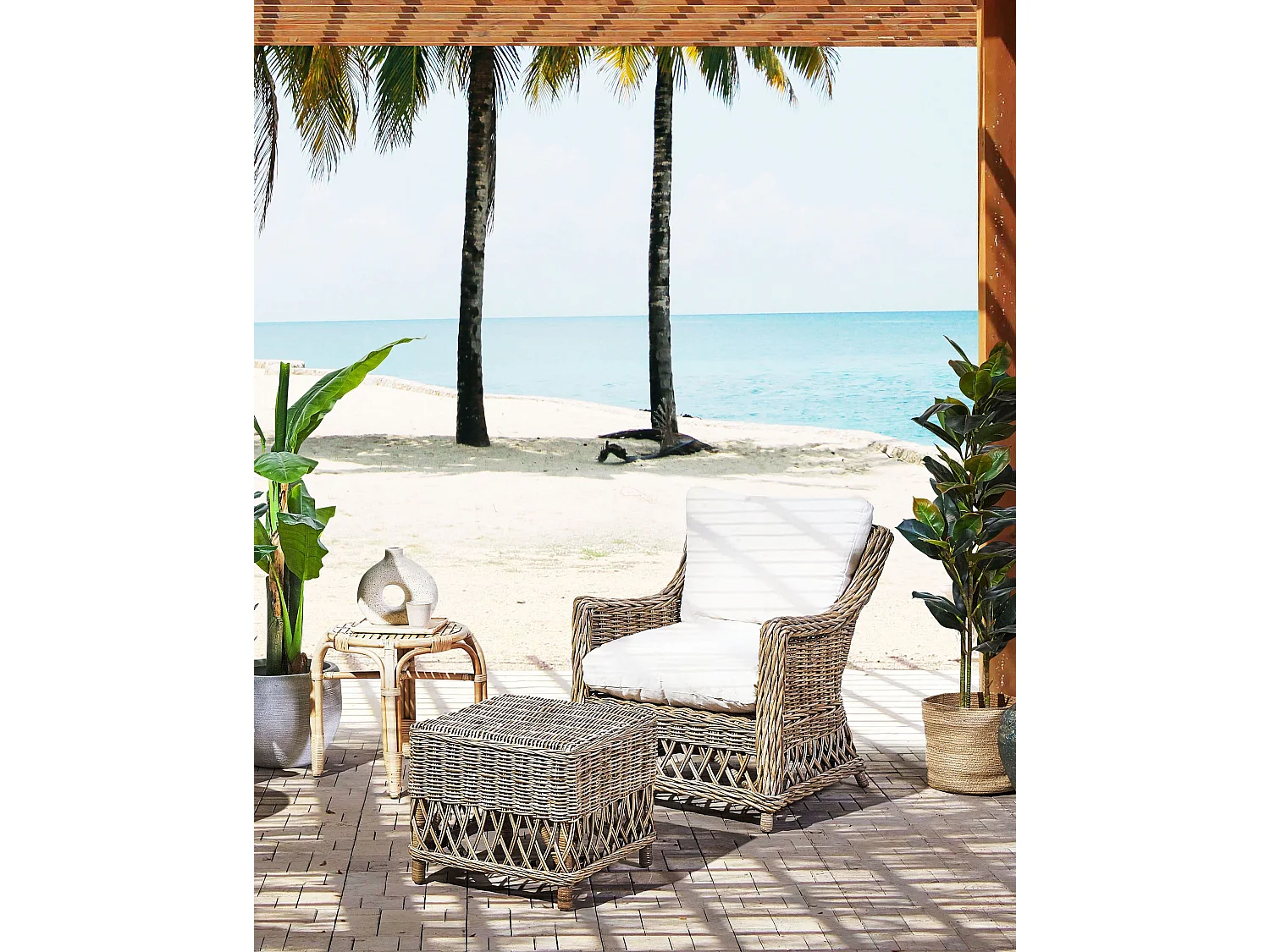 Gartensessel mit Hocker Rattan natürlich Auflagen cremeweiß Boho-Stil Ribolla