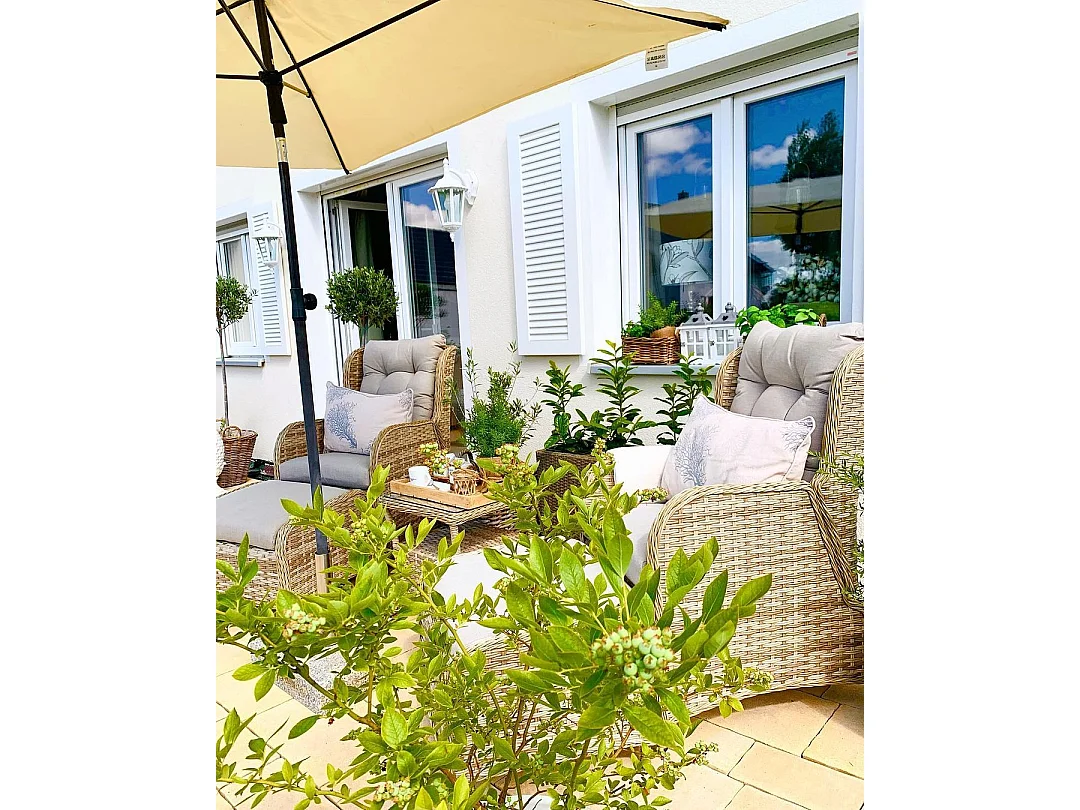 Ensemble de salon de jardin avec table et ottoman 2 places PONZA Beige