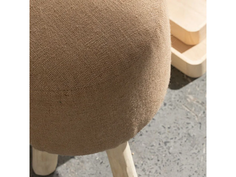 Taburete de madera tapizado con tejido de yute 35x35x47cm