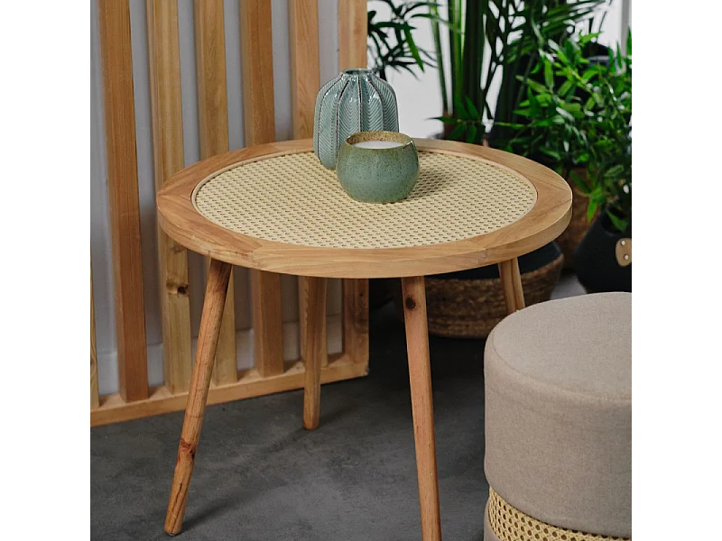 Table d'appoint en bois de couleur naturelle. 60x45cm