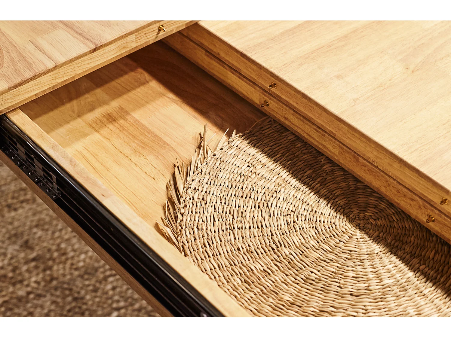 Table à manger rectangulaire extensible en bois coloris chêne / pieds noir