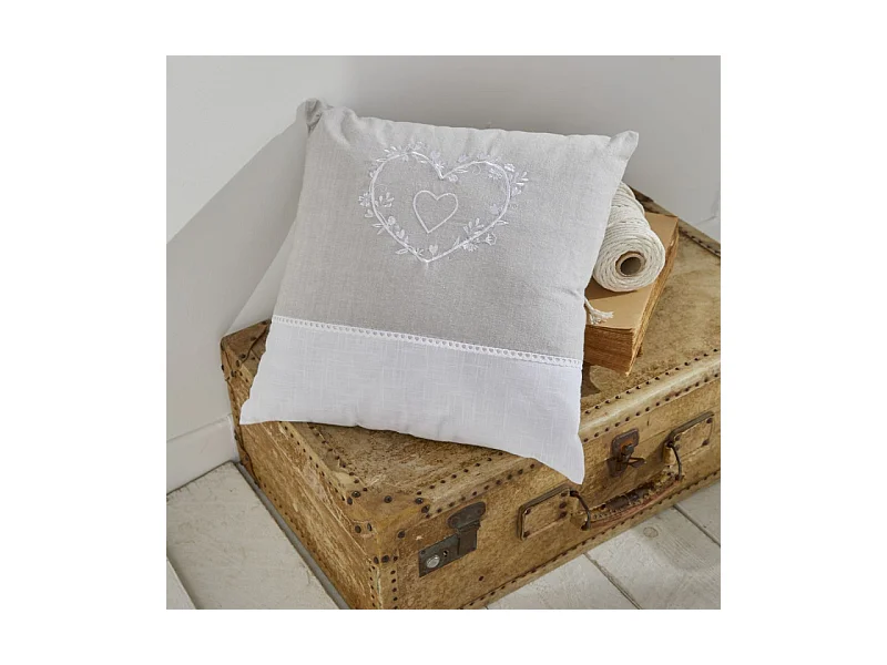 Coussin brodé avec garniture, qualité 100% coton. M/HeartAcero.06 40x40cm