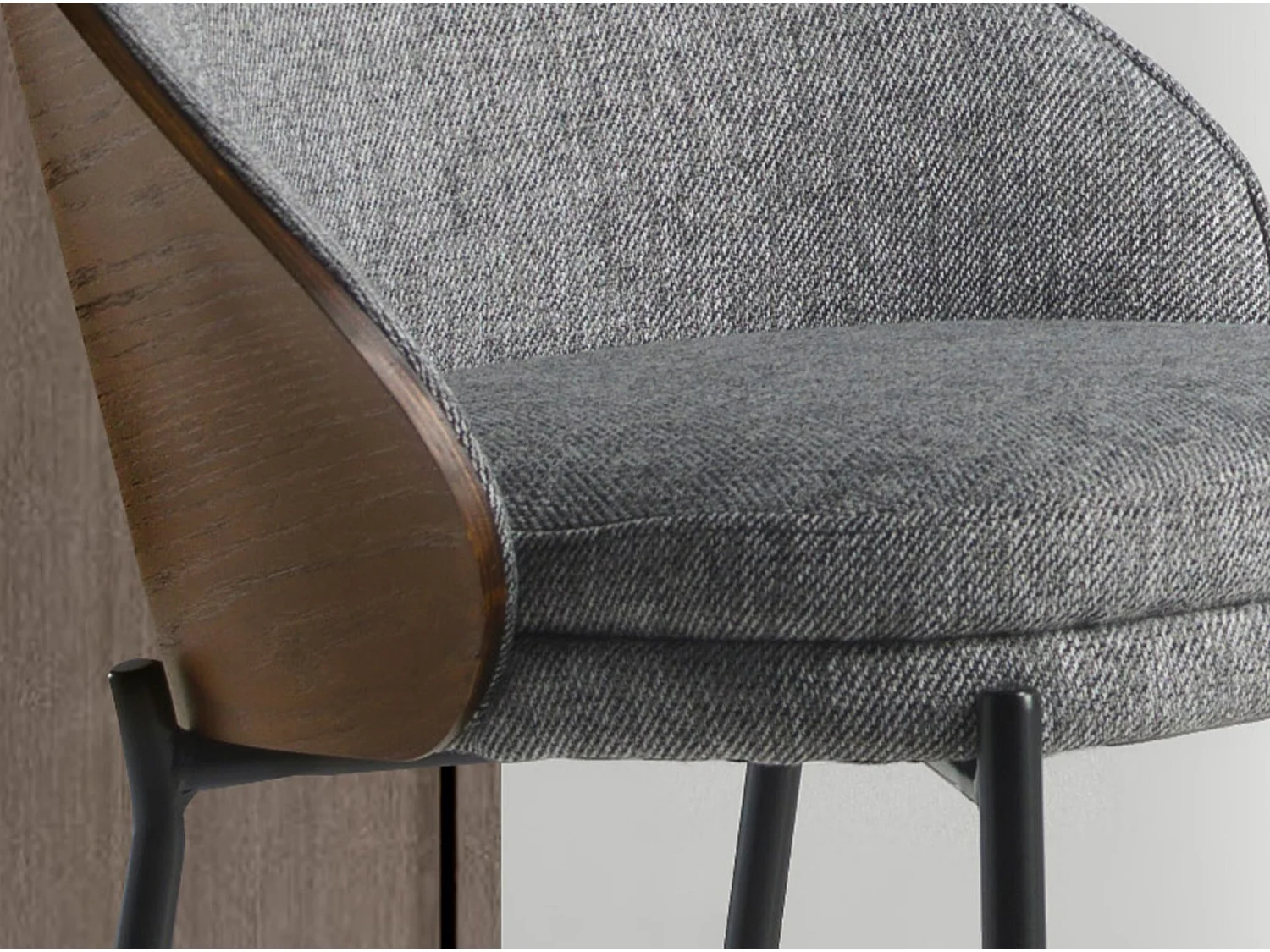 Hocker aus grauem Stoff und Walnussholz 4127 ANGEL CERDA