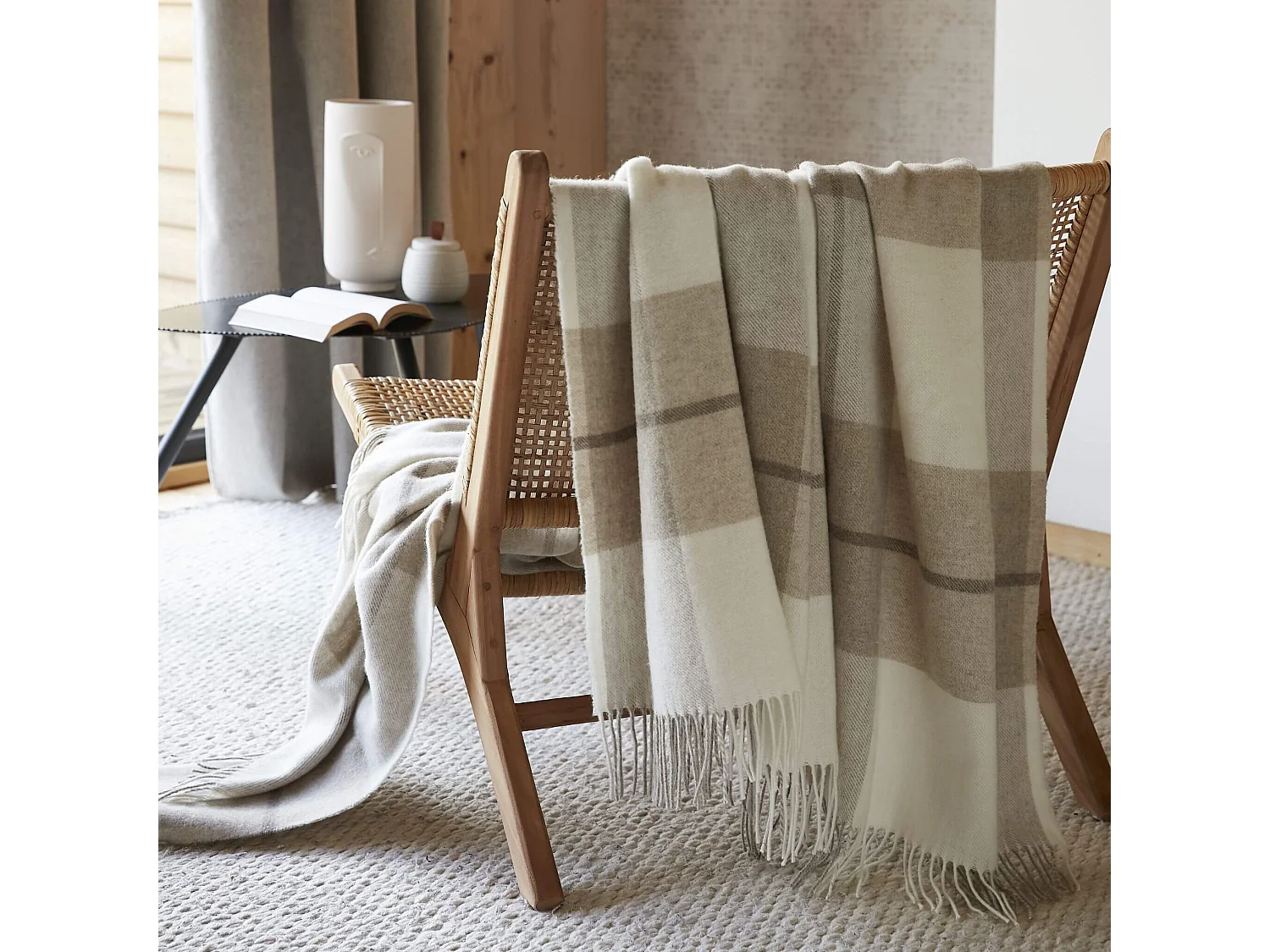 Plaid à franges en laine à carreaux beige 140 x 200 cm