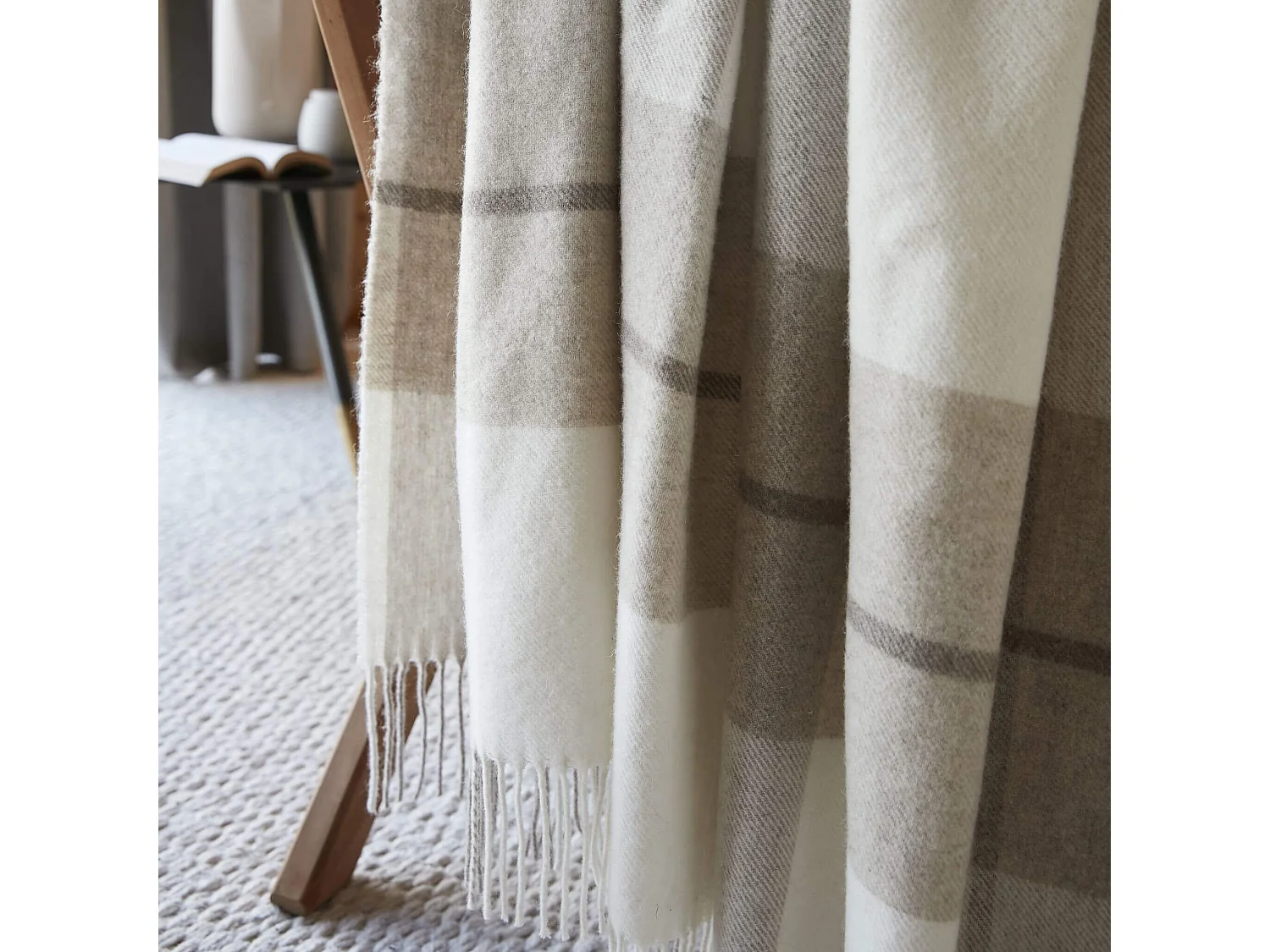 Plaid à franges en laine à carreaux beige 140 x 200 cm