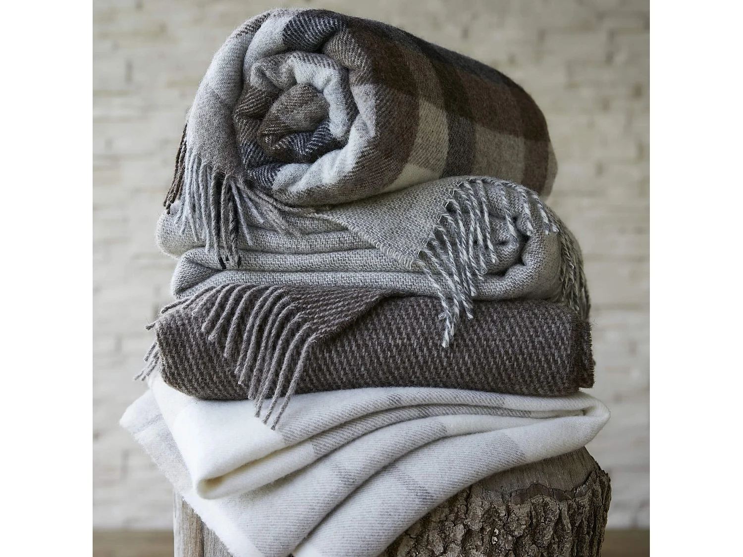 Plaid à franges en laine à carreaux beige 140 x 200 cm