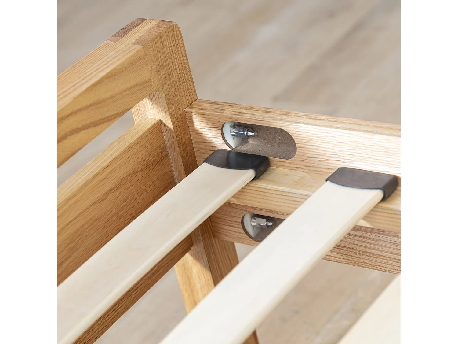 Lit avec tête de lit intégrée en MDF plaquage chêne et pieds en bois massif 140x190 - LT17013