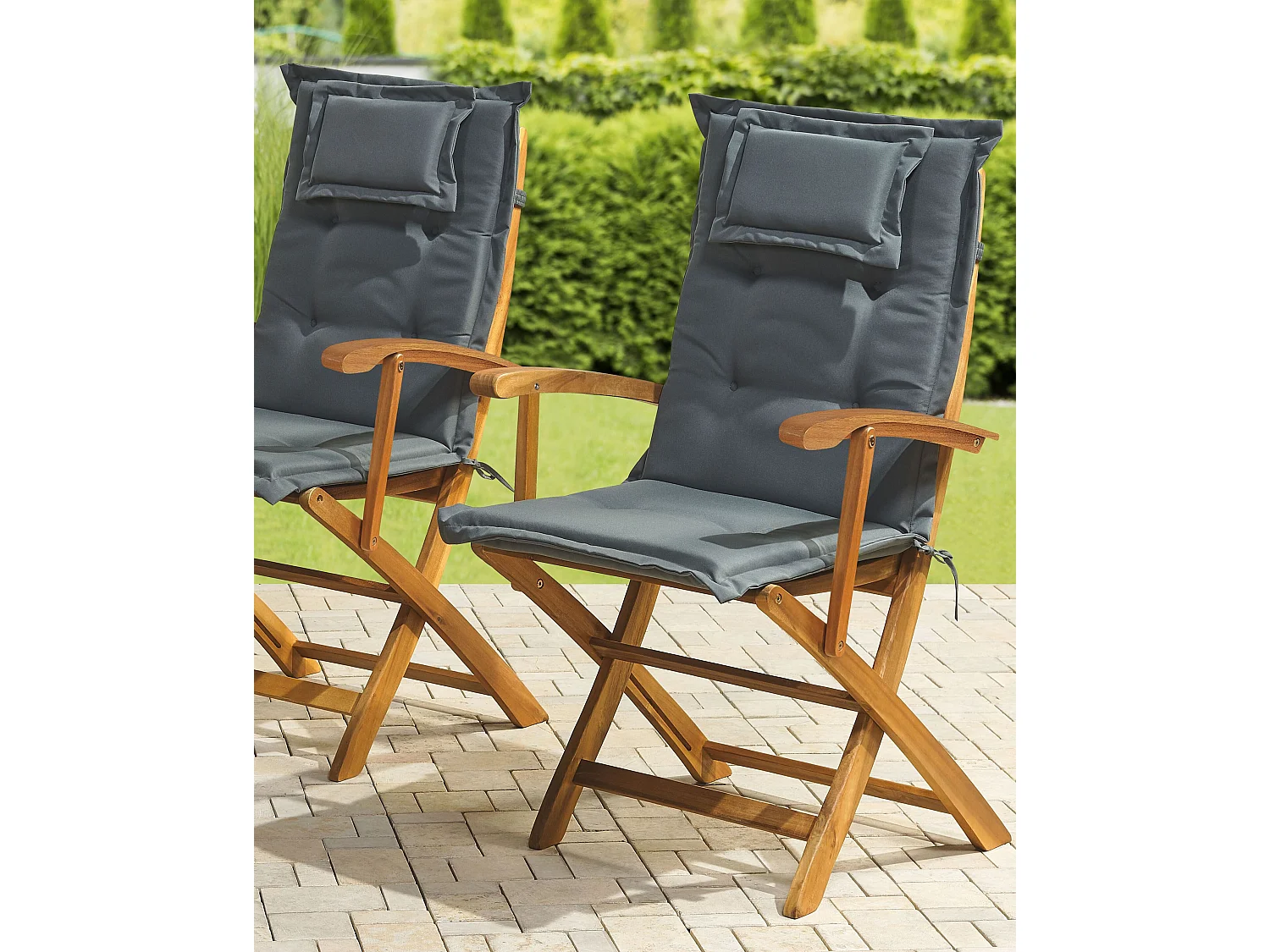 Gartenstühle mit bequemen Armlehnen 2 Set Akazienholz heller Holzfarbton Maui