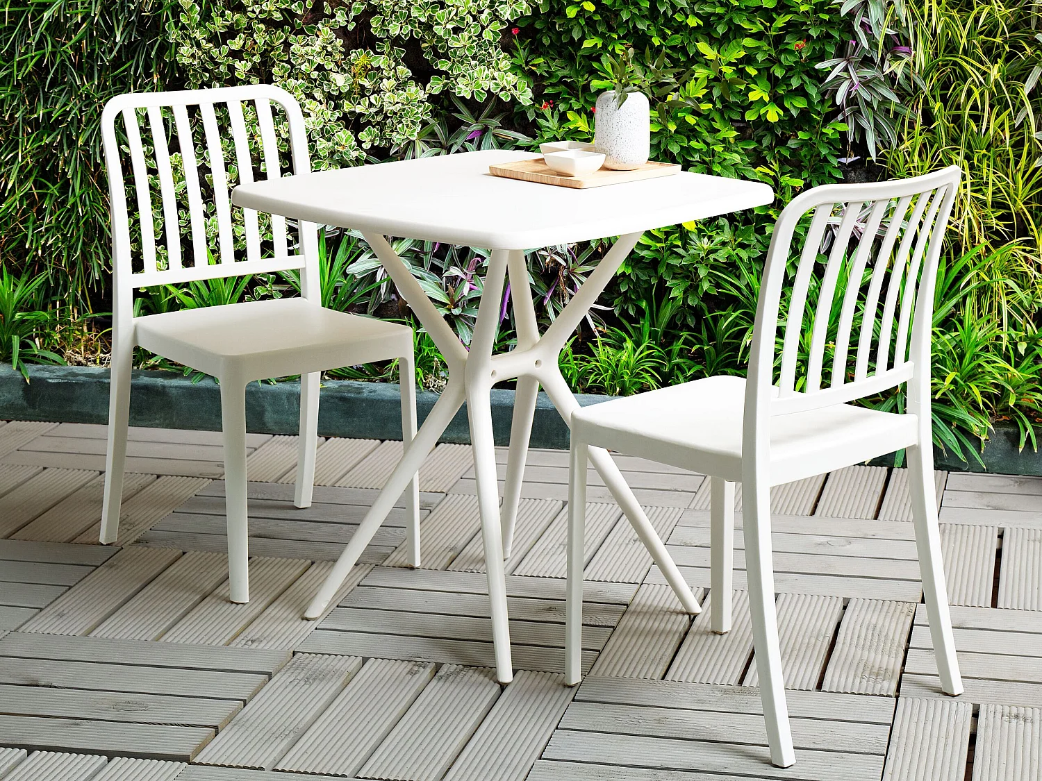 Lot de 2 chaises de jardin SERSALE Matière synthétique Blanc