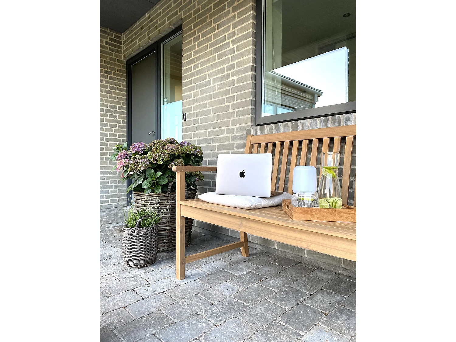 Gartenbank VIVARA 160 cm zertifiziertes Akazienholz Hellbraun