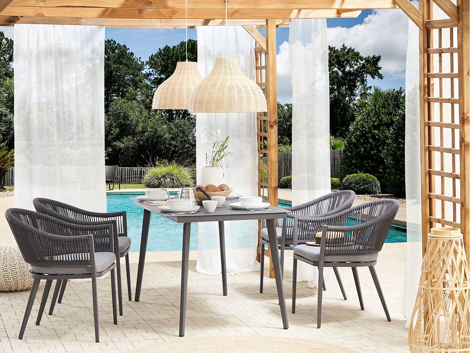 Salle à manger de jardin 4 places MILETO avec coussins Métal Gris